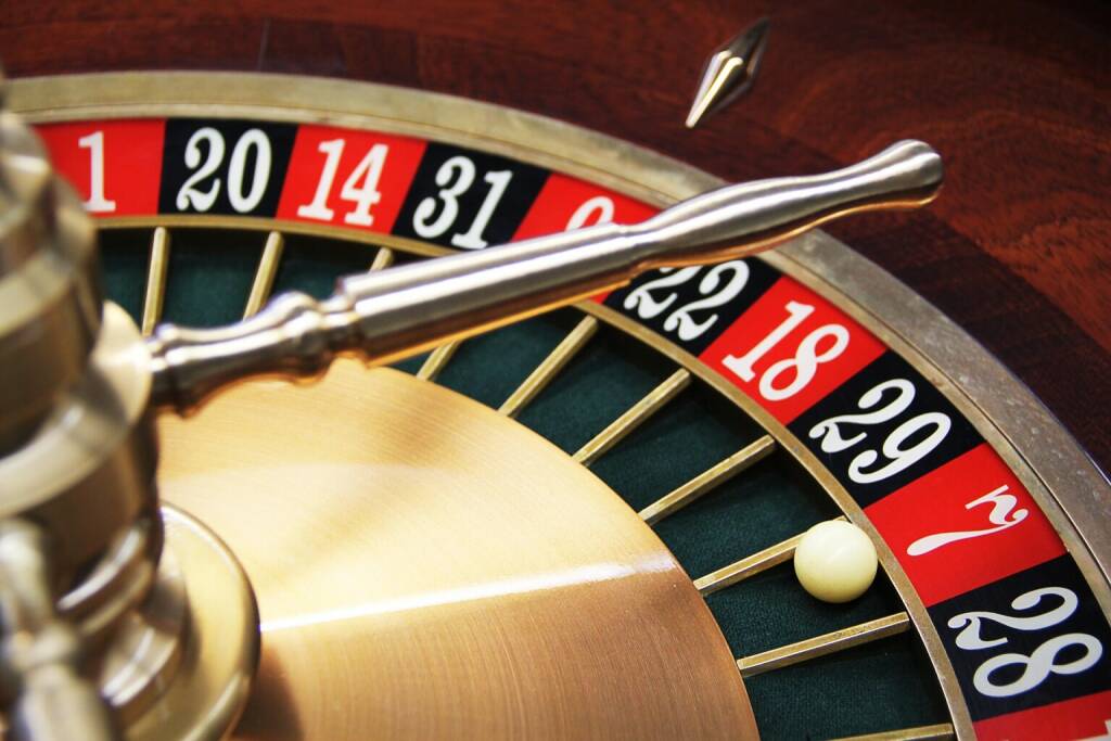 Glückspiel, Zahl 7, sieben, Roulette - https://pixabay.com/photos/happiness-lucky-number-roulette-839036/ (06.12.2021) 