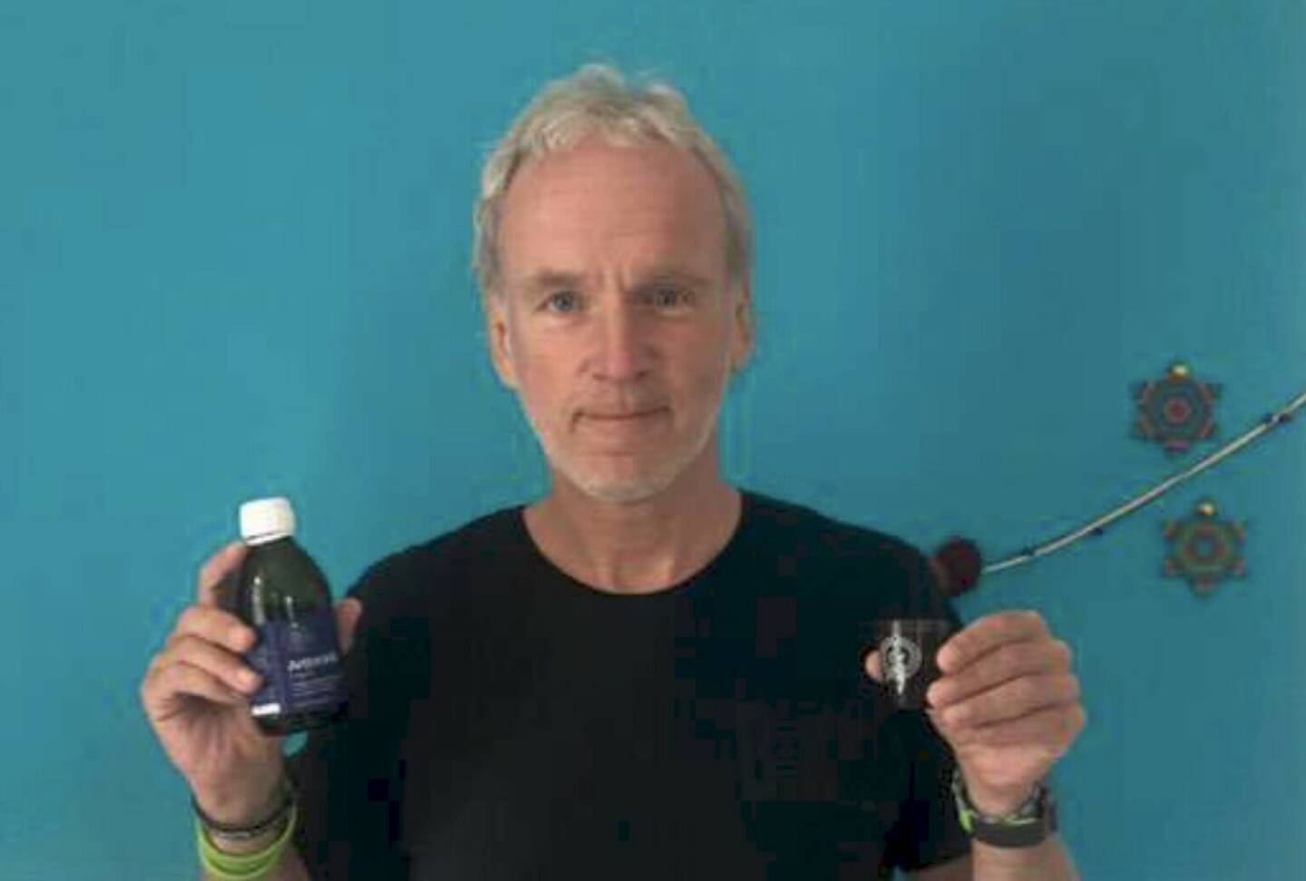 Noch eine Geheimwaffe: ArthroFill Liquid kombiniert Hyaluronsäure, Spurenelemente und Vitamin C zur Unterstützung von Bindegewebe und Knorpel. Ich verweigere Nahrungsergänzungsmittel, aber darauf setze ich. http://www.ArthroFill.de   (Tür 14 im Lieblingssachen-Adventkalender 2021)
