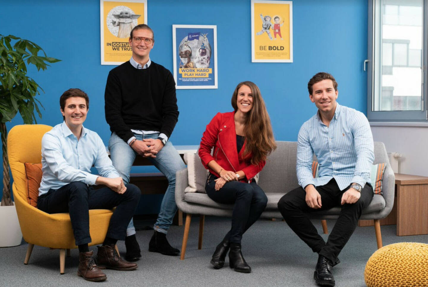 EdTech-Einhorn GoStudent sammelt 300 Mio. Euro ein; Prosus und Deutsche Telekom beteiligt: im Bild: Alfons Priessner, Felix Ohswald, Laura Warnier, Gregor Müller, Credit: GoStudent