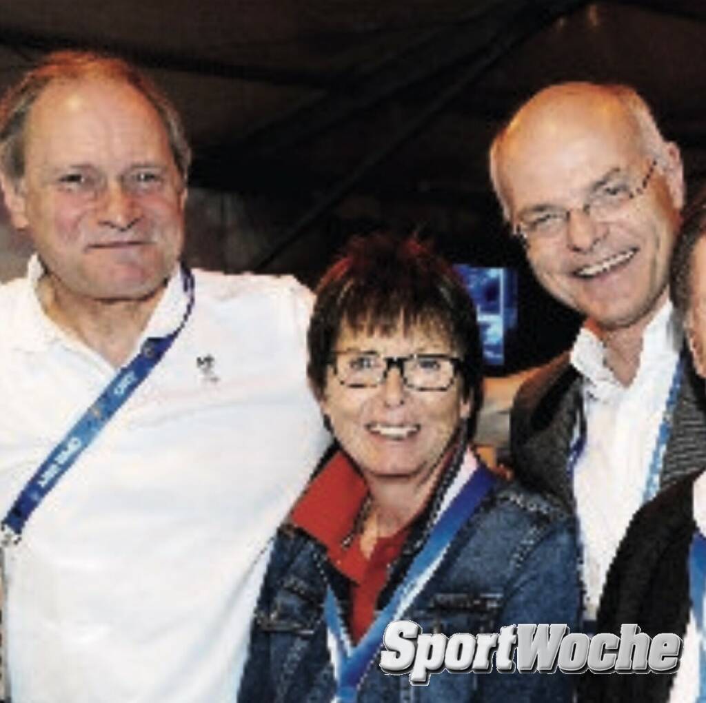 16.01.2022: #annemariemoserpröll feierte heute vor 42 Jahren in der Kombination in @arosa.official @switzerland.ch ihren 62. und letzten #weltcupsieg . Hier in der #sportwoche am Bild mit @peter_mennel und #karlstoss #oesv #goat , © Bilder aus der SportWoche (17.01.2022) 