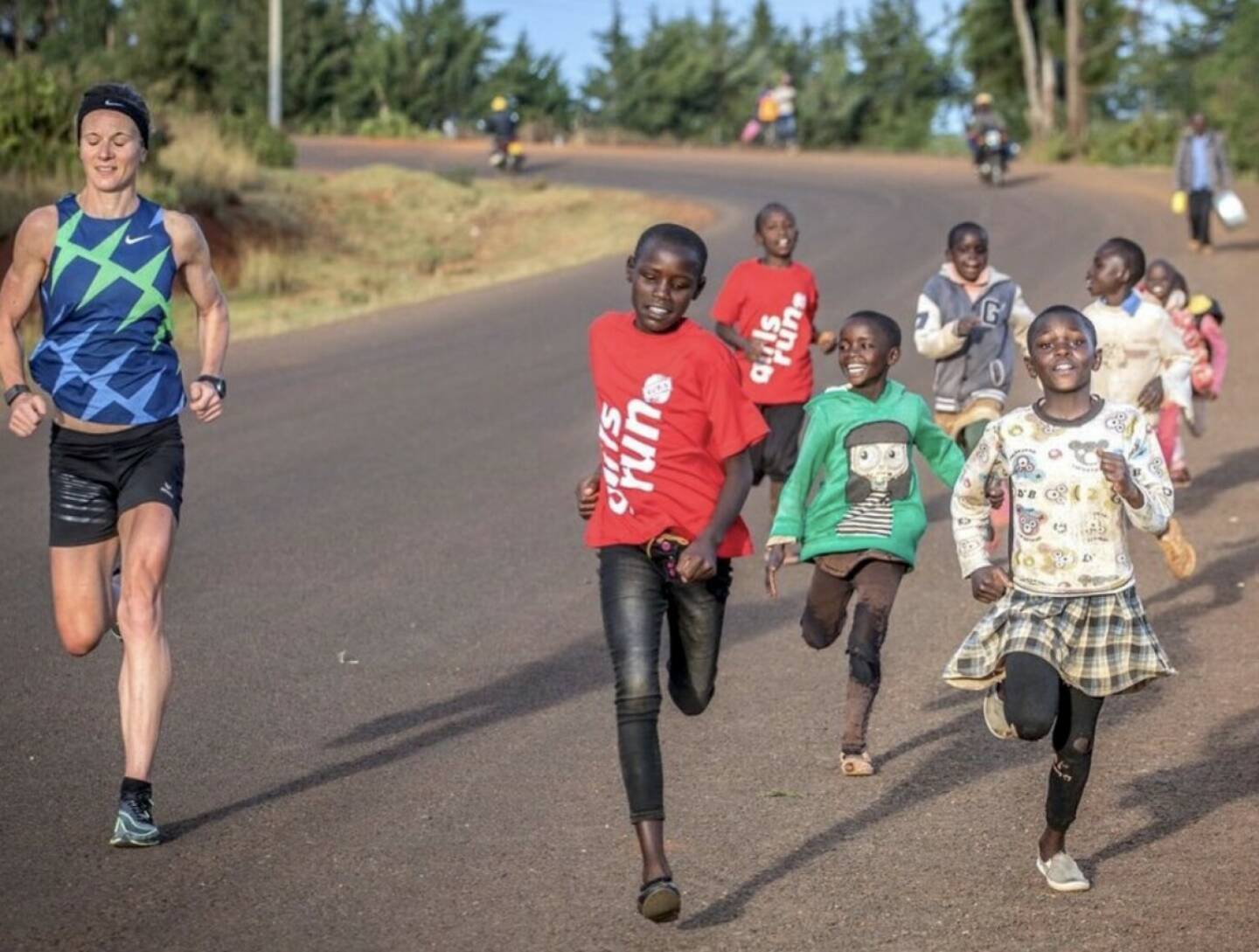 Tanja Stroschneider Run Kenia Afrika Yes (c) Wilhelm Lilge
Von: https://www.instagram.com/tstroschneidertri// (Tanja Stroschneider. Triathletin https://youtu.be/8mBNx4YvAeI  http://www.sportgeschichte.at) 
