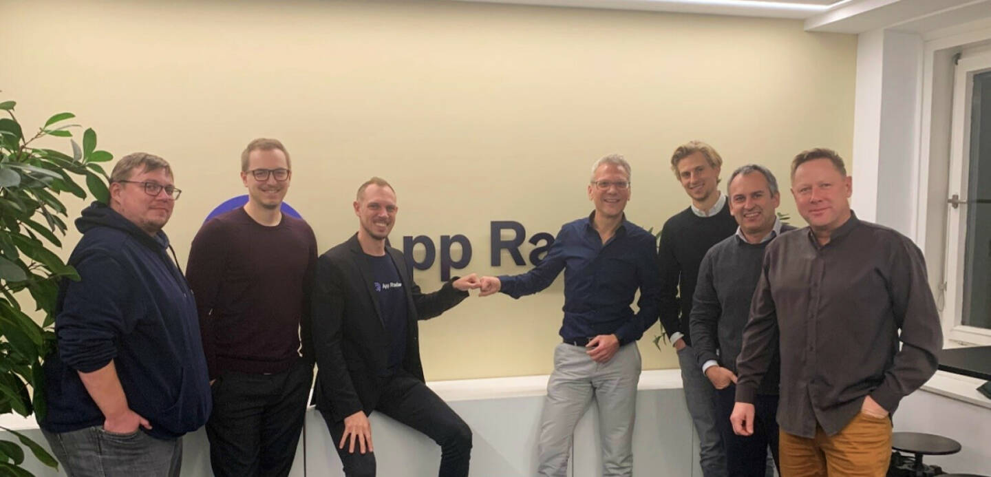 App Radar erhält 2 Millionen Euro Investment

Das Grazer Startup App Radar bietet Lösungen an, mit denen Apps oder Games in App Stores besser vermarktet und mehr Downloads generiert werden. Mit dem Investment durch den aws Gründerfonds und eQventure wird App Radar sein Produkt erweitern und in neue Märkte expandieren. Credit: App Radar