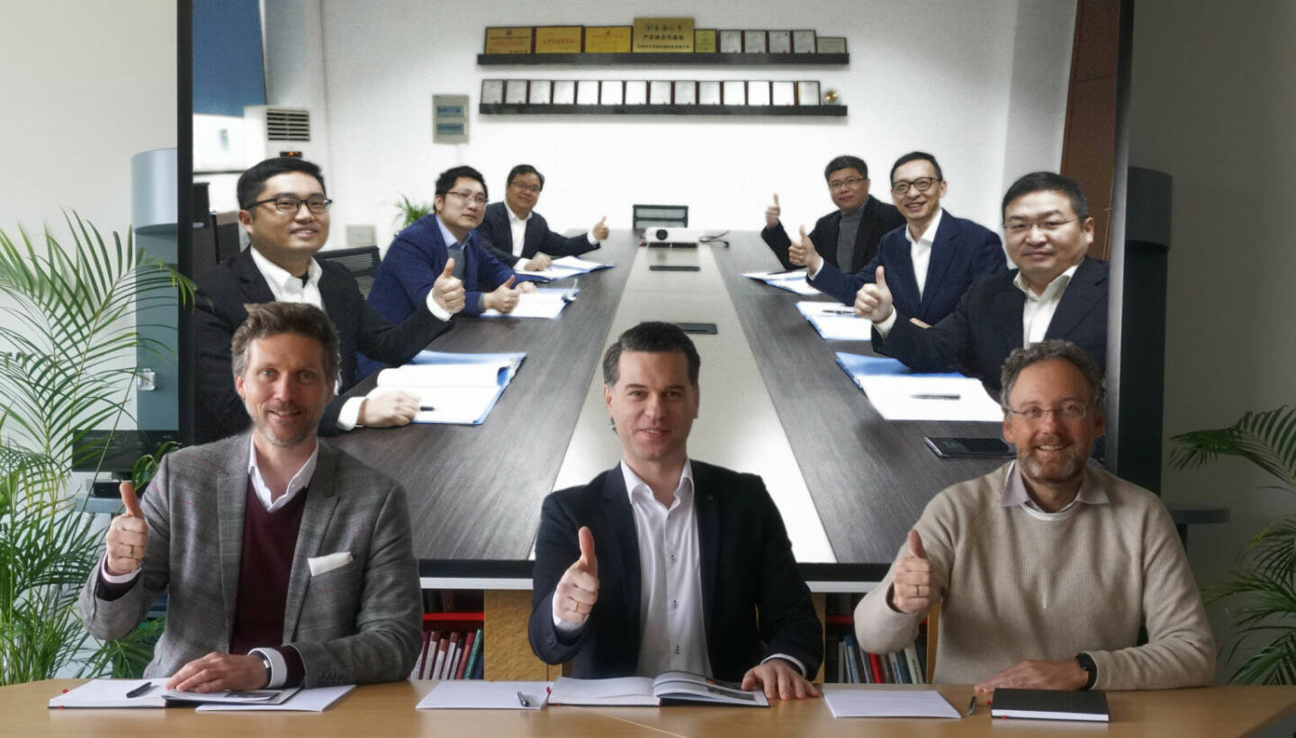 ICHELIN Ges.m.b.H. Österreich unterzeichnet ein Joint-Venture-Abkommen mit KILNPARTNER Mechanical Technology Ltd. China und reagiert damit auf den wachsenden Bedarf im nachgelagerten Lithium-Ionen-Batteriesektor; im Bild: Mr. Zhang Yuejin, Mr. Wang Xing, Mr. Huang Ligang (Kilnpartner Co-Founder and Management, Mr. Mu Xiao (Investor), Mr. Johnson Fan (CEO Kilnpartner), Mr. Xu Liujiang (IMO Team), Michael Reisner (CEO AICHELIN GesmbH), Tawk Jad (Managing Director AICHELIN KILNPARTNER GmbH), Thomas Dopler (CTO AICHELIN Holding); Copyright:
AICHELIN
					