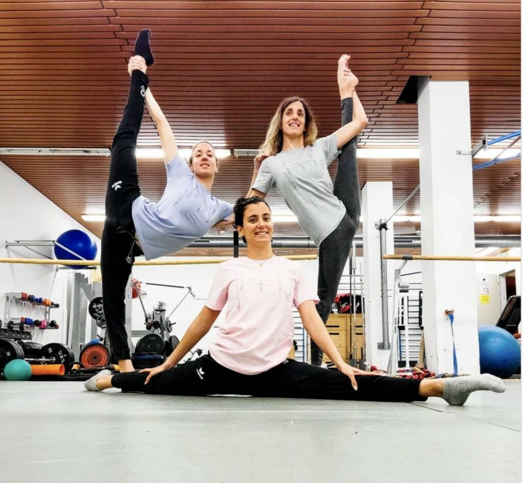 Drei - Yes
alexandritriplets Last training session for the week done✅️ We love our artistic swimming t-shirts😍 Have a nice weekend friends!
Von: https://www.instagram.com/alexandritriplets/ (Alexandri Triplets m.youtube.com/watch?v=sBiqXlVSN28  http://www.sportgeschichte.at) 
 (11.04.2022) 