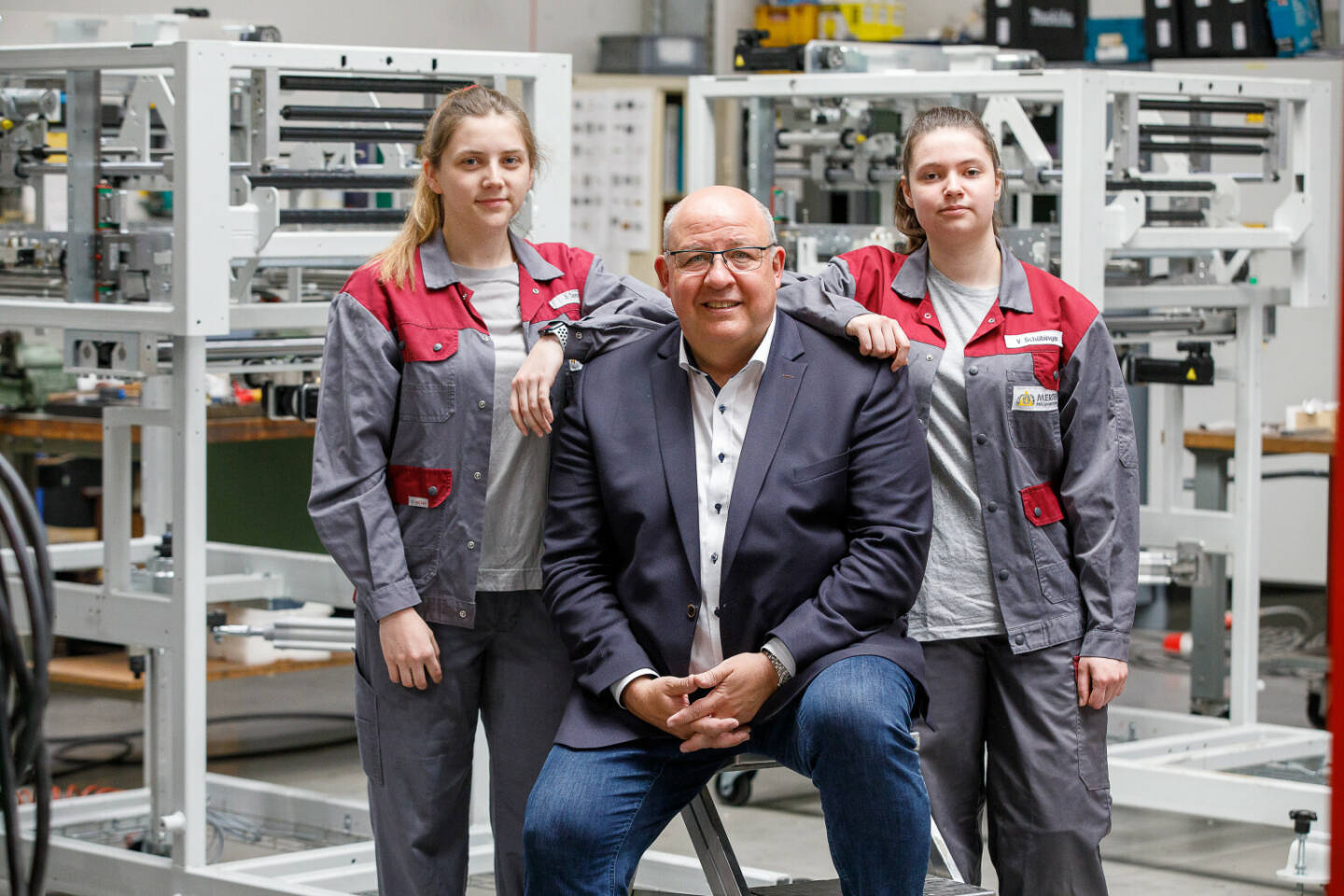 Wirtschaftskammer Wien: WK Wien: Frauen stehen in Handwerksberufen ihren Mann, Metalltechnik auf Platz sechs der beliebtesten Mädchen-Lehrberufe - im Bild: Jungfachkraft in der Metalltechnik/ Zerspanungstechnik Jessica Sperger, WK Wien Innungsmeister der Mechatroniker Peter Merten, Mechatronik-Lehrling Vanessa Schöbinger (17 Jahre) (v. li.) Credit: Florian Wieser