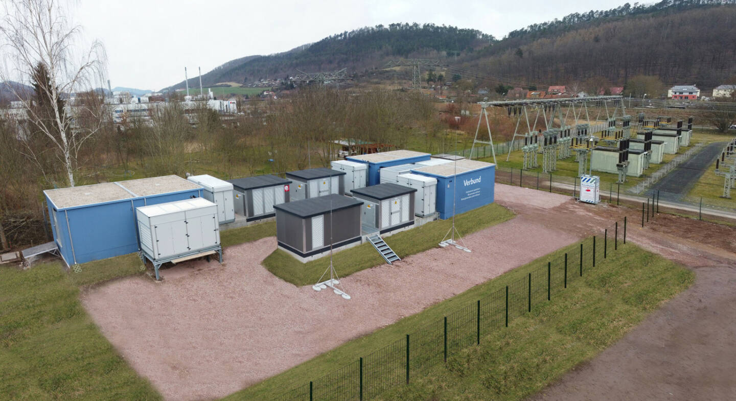 VERBUND AG: Batteriespeicher für mehr Balance im Netz; Mit 10 MW leisten die VERBUND Batteriespeicher in der Wartburgstadt Eisenach einen Beitrag zur Stabilisierung des Verteilnetzes der TEN Thüringer Energienetze GmbH & Co. KG. Fotocredit:ECO STOR GmbH