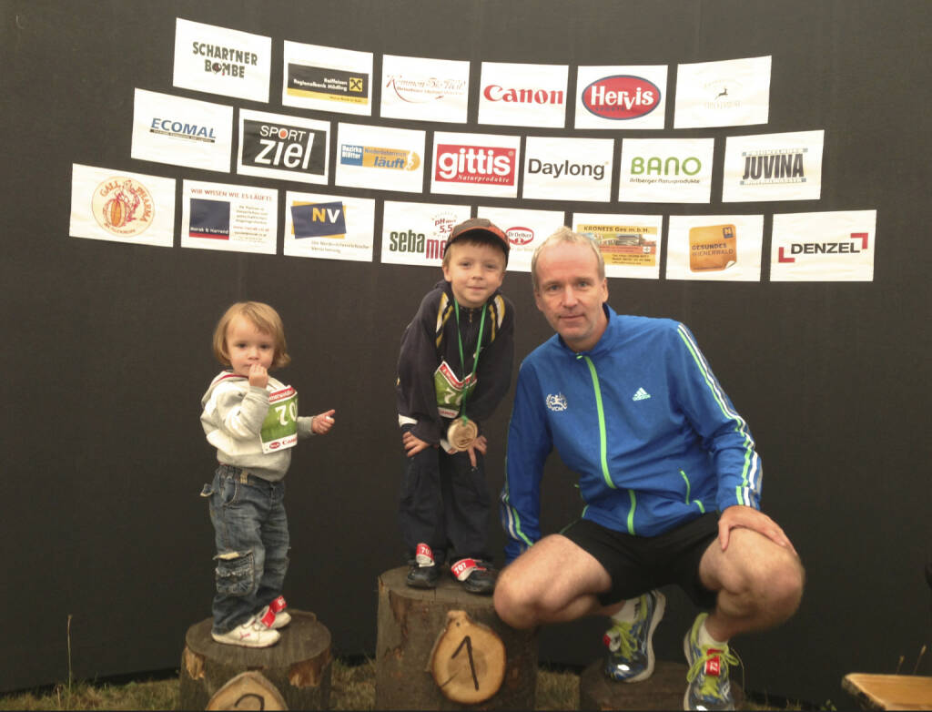 Bilder Wienerwaldlauf 2013: Posing mit den Kids. Ich muss jetzt mehr unter die Läufer, da ich in absehbarer Zeit ja mit http://www.runplugged.com an den Start gehen werde  (25.08.2013) 