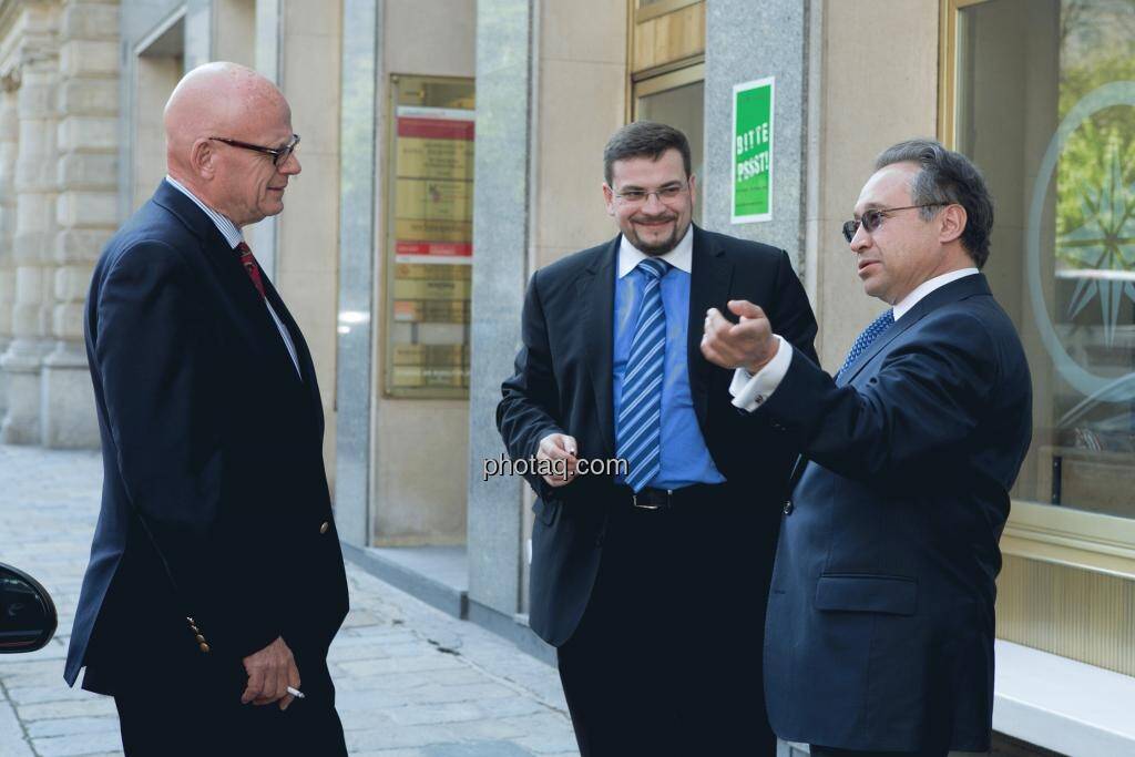 Hugh D. Clarke (Vice President Endeavour Silver), Richard H. Mayr (CEO Argentuminvest), Lenic M. Rodriguez (CEO Aurcana), © Martina Draper (15.12.2012) 