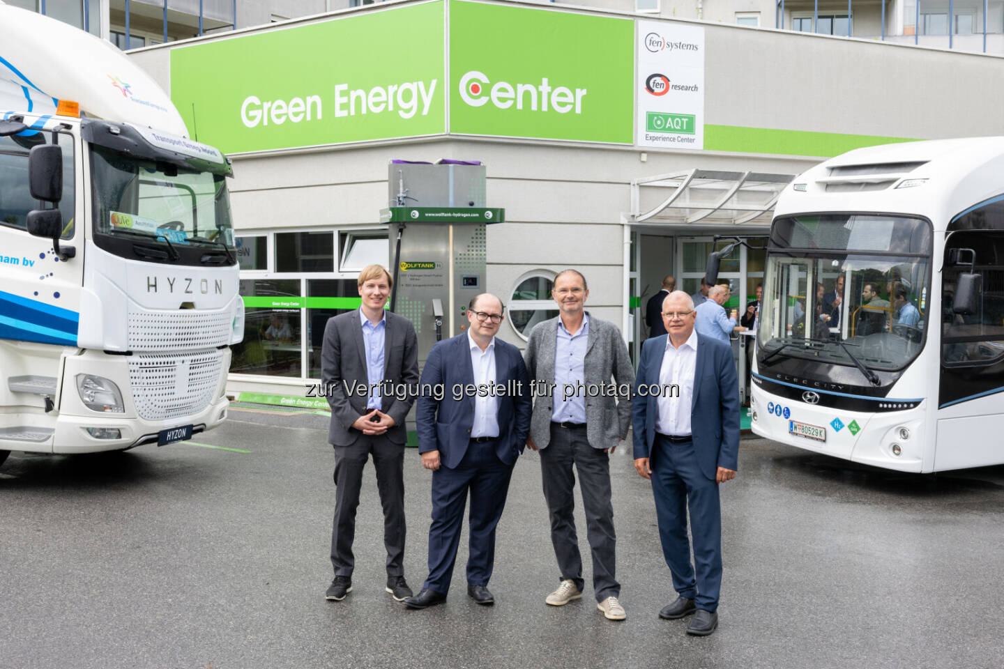 Green Energy Center Europe: Auch in Österreich ist der Umbau des Mobilitätssystems mit Grünem Wasserstoff unverzichtbar, vlnr. Nikolaus Fleischhacker (FEN Systems), Roland Punzengruber (Hyundai Austria), Ewald Perwög (JuVe Automotion) und Ernst Fleischhacker (FEN Systems)