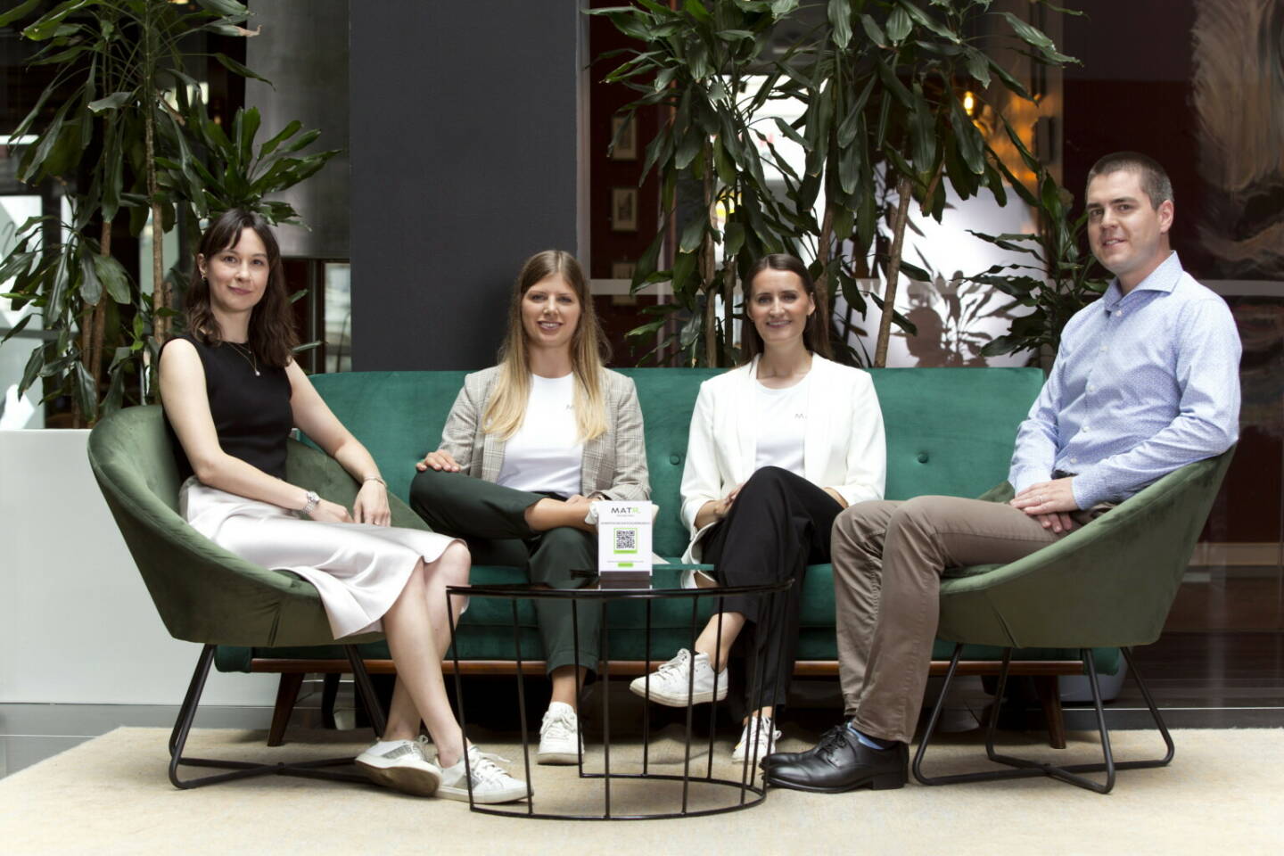 Greiner AG: Greiner beteiligt sich an Circular Economy Startup MATR; Stefanie Painsith und Philipp Kranewitter (Greiner Innoventures, jeweils außen) begleiten Verena Judmayer und Michaela Stephen (Mitte) seit der Gründung ihres Startups MATR. Credit: Lisi Specht