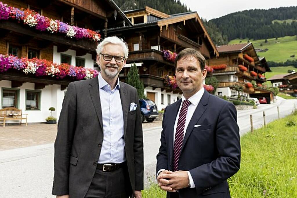 VERBUND und Microsoft Partnerschaft: Michael Strugl, Vorstandsvorsitzender der VERBUND AG, Hermann Erlach, General Manager von Microsoft Österreich; Credit: beigestellt, © Aussendung (10.08.2022) 