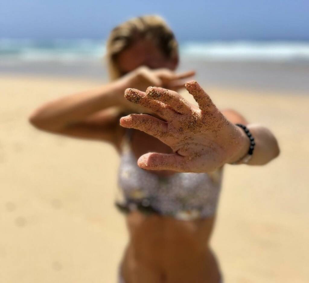 No Nein Ui
linktr.ee/Lillanyoga
https://www.instagram.com/lillanyoga/ (15.08.2022) 