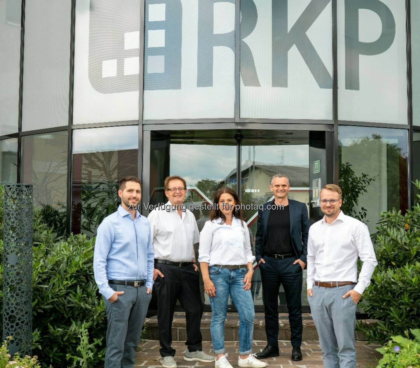 Die RKP InnoInvest GmbH ist eine neu gegründete Gesellschaft der RKP Gruppe mit Sitz in Hartberg und Wien. Ziel des Unternehmens ist die Unterstützung und Begleitung von Startups aus den Bereichen Food & Beverage, Technologie und Gesundheit. Bild: Markus Kerschbaumer, Franz Kerschbaumer, Michaela Hold, Franz Schnur, Hanspeter Prenner; Fotocredit:RKP/InnoInvest