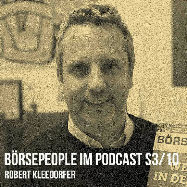 https://open.spotify.com/episode/7blxs81tCTcamtxa9TeVGW
Börsepeople im Podcast S3/10: Robert Kleedorfer - Robert Kleedorfer ist gefühlt seit ewig Finanzjournalisten-Kollege und nun schon seit mehr als 20 Jahren für den Kurier tätig, ist dort stv. Leiter des Wirtschaftsressorts. Davor war er u.a. für Pressetext Austria oder legendäre Produkte wie Täglich Alles oder den TV-Sender T.I.V. (später GoTV) im Einsatz (auch ich habe früher mit T.I.V. zusammengearbeitet, wurde dort von Thomas Rottenberg oder Henrike Brandstötter interviewt). Roberts prägnante Meinung (Stichwort: ziemlich wirtschaftsliberal) sorgt in den Kurier-Foren hie und da für heftige Reaktionen. Gemeinsam mit Kronehit-Mann Rüdiger Landgraf feiert er zudem nun den 1. Geburtstag des Podcasts &#34;Ziemlich gut veranlagt&#34;, der in den wöchentlichen ca. 30 Min. (Donnerstags) mit viel Selbstironie gespickt ist, ein bissl Buddy-Talk und viel Finanzwissen transportiert. Ein grosser Tipp.<br/>https://kurier.at/podcasts/ziemlichgutveranlagt/ziemlich-gut-veranlagt-der-finanzpodcast/401803327<br/>About: Die Serie Börsepeople findet im Rahmen von http://www.christian-drastil.com/podcast statt. Es handelt sich dabei um typische Personality- und Werdegang-Gespräche. Die Season 3 umfasst unter dem Motto „22 Börsepeople“ erneut 22 Podcast-Talks, divers zusammengesetzt. Presenter der Season 3 ist der Börsekandidat VAS AG ( https://www.vas.co.at). Der meistgehörte Börsepeople Podcast 2022 per Stichtag 30.11., 23:59 Uhr wird es einen Number One Award für 2022 gewinnen (vgl. https://boerse-social.com/numberone/2021)- Zwischenstand tagesaktuell um 12 Uhr aktualisiert unter http://www.audio-cd.at/people .<br/>Bewertungen bei Apple (oder auch Spotify) machen mir Freude: https://podcasts.apple.com/at/podcast/christian-drastil-wiener-borse-sport-musik-und-mehr-my-life/id1484919130 . (14.11.2022) 