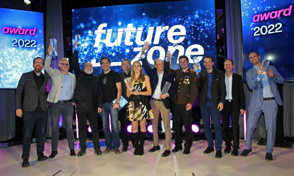 Die Gewinner:innen des futurezone Award 2022 auf der Bühne, Schubu als Start-up des Jahres und mit Publikumspreis prämiert; Katharina Krösl erhält „Women in Tech“-AwardFotocredit:KURIER/Gerhard Deutsch, © Aussendung (21.11.2022) 