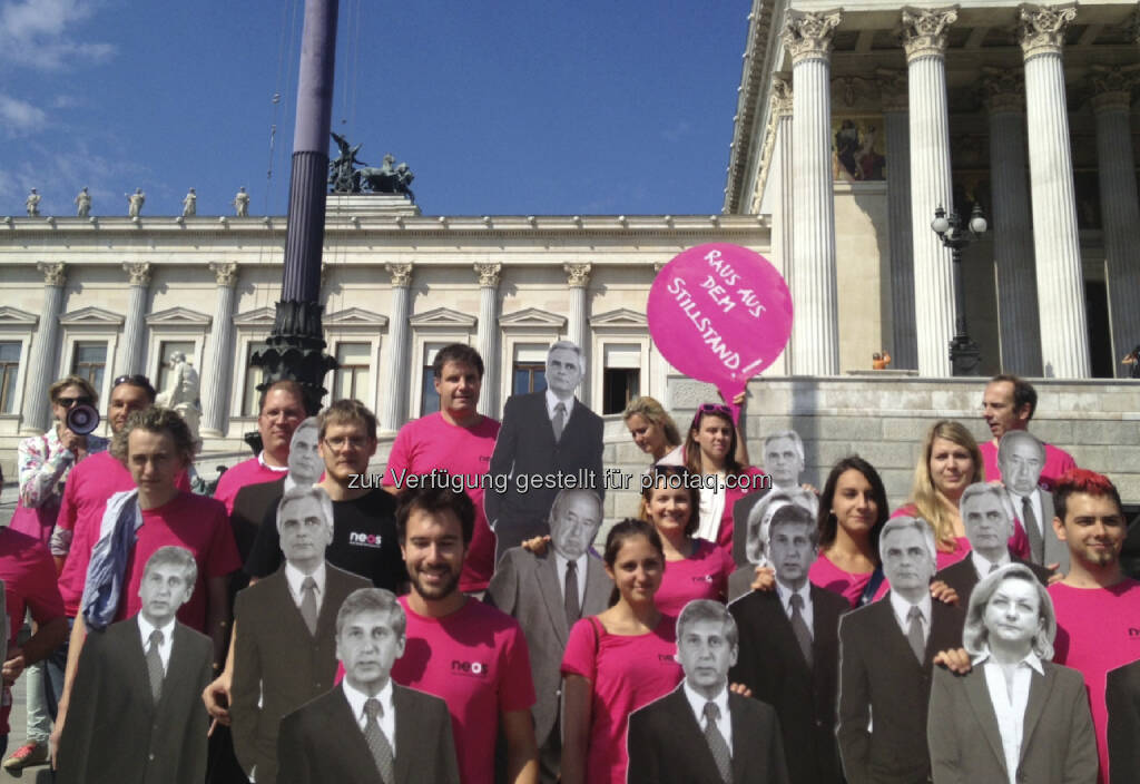 Neos vor dem Parlament (29.08.2013) 