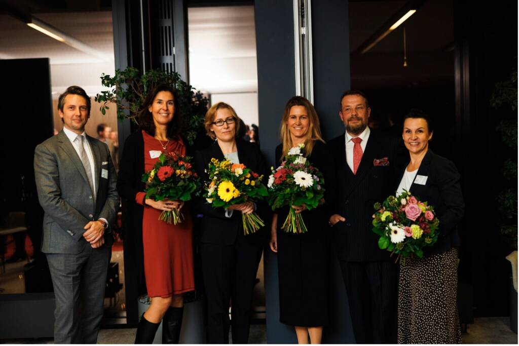 PwC: Die österreichische Immobilienbranche versammelte sich zur Präsentation der Studienergebnisse Emerging Trends in Real Estate 2023, sowie zur anschließenden Diskussionsrunde im PwC-Headquarter im Wiener DC Tower. im Bild: Marius Richter, Jasmin Soravia, Susanne Steinböck, Martina Maly-Gärtner, Peter Fischer, Jenni Wenkel; Copyright: Adrian Almasan (23.11.2022) 