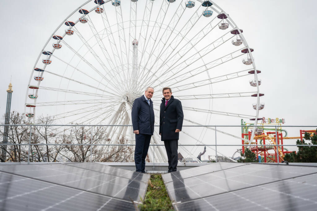 Best in Parking: Best in Parking setzt auf Sonnenenergie: Energieautarke Garage beim Wiener Prater, v.l.n.r.: Johann Breiteneder, CEO Best in Parking AG, Peter Hanke, Finanz- und Wirtschaftsstadtrat Wien; Fotocredit: David Bohmann, © Aussender (07.12.2022) 