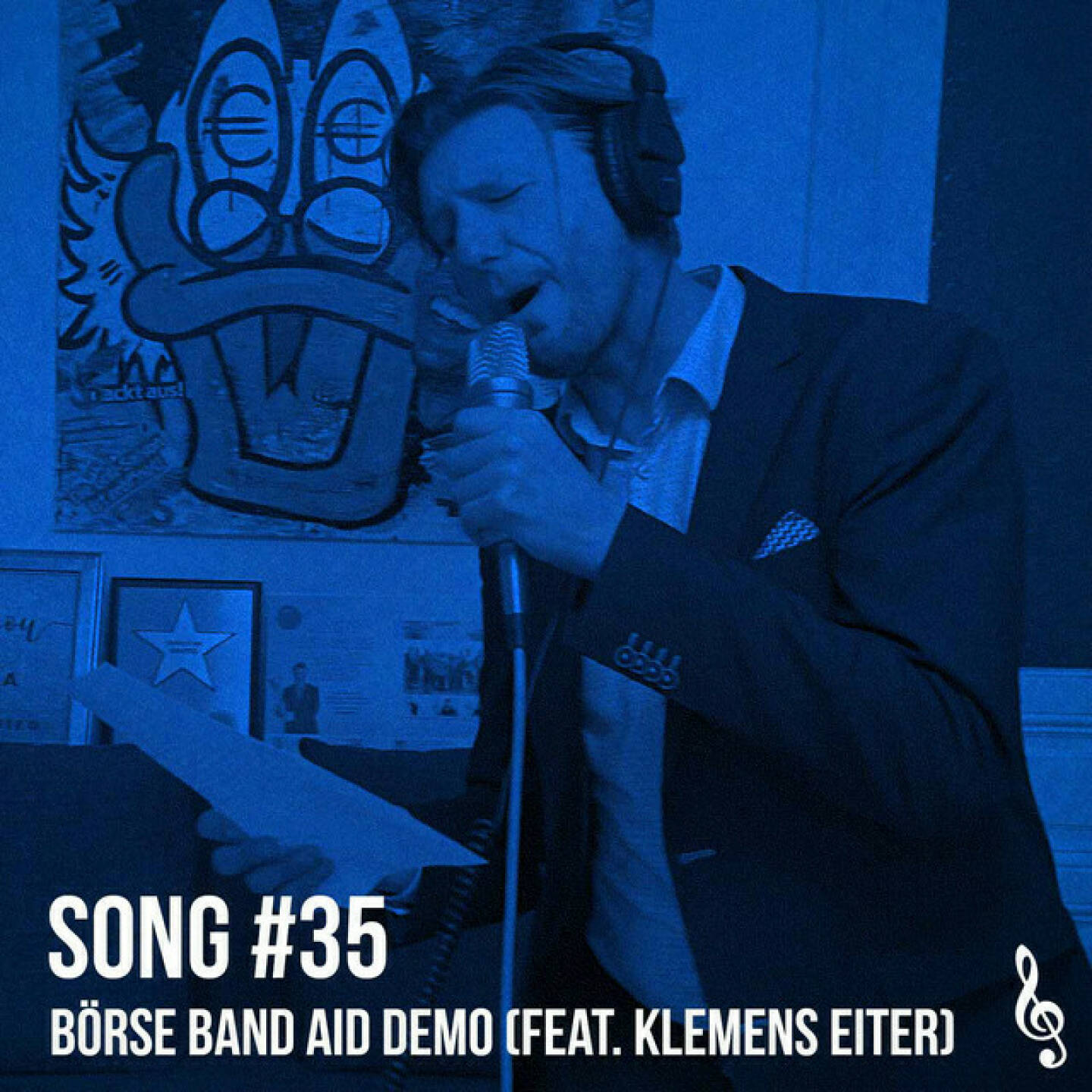 https://open.spotify.com/episode/6cqeyE78vkYdOa3NBdKLlp
#Song 35: Börse Band Aid Demo (feat. Klemens Eiter) - In der 3. Adventwoche hätte eigentlich der 3. selbstkomponierte Weihnachtssong kommen sollen, die Idee ging in Richtung Community-Song. Dann hab ich mich aber doch für &#34;Do they know it&#96;s Christmas Time&#34; entschieden, weil es schnell gehen muss und man diesen Song halt bereits kennt. Porr-CFO Klemens Eiter war schon bei der CIRA-Jahrestagung on stage und im Rahmen eines Börsepeople-Podcasts haben wir vereinbart, dass er gleich den 1. Take singen wird, in den man hier reinhören kann. Ich ergänze in der Strophe mit einem neuen TC Helicon Effektgerät eine Phrase, die ich unbedingt singen wollte, die aber recht peinlich wurde  Dann wieder viel Klemens, zum Schluss gibt es die zweite Stimme von mir dazu. Danke an Andrea Pramböck, Christine Helmel, Diana Neumüller-Klein und Klaus della Torre, dass ihr ebenfalls &#34;Spur für Spur&#34; verstärken werdet und auch Sebastian Leben werde ich noch um eine Rap-Spende bitten. Beim Finalmix wird mir mein Kumpel Michi helfen. Die Demoversion geht jetzt mal mit dem halben Song live, damit die Sänger:innen ein Gefühl bekommen können , in welche Richtung es geht. Finalversion noch vor Weihnachten.  <br/>- Song zum 1. Adventsonntag war Christmas Time Forever 2022: https://audio-cd.at/page/podcast/3642<br/>- Song zum 2. Adventsonntag war Today it is Christmas: https://audio-cd.at/page/playlist/2859<br/>- Unser Weihnachtslied mit Video im CIRA-Adventkalender mit 170 Hauptdarsteller:innen: https://youtu.be/U32gJ7_WUV0<br/>- Klemens Eiter ab 9. Dezember unter http://www.audio-cd.at/people <br/>Playlist mit ein paar unserer Songs: https://open.spotify.com/playlist/63tRnVh3aIOlhrdUKvb4P<br/>Bewertungen bei Apple machen uns Freude: https://podcasts.apple.com/at/podcast/christian-drastil-wiener-börse-sport-musik-und-mehr-my -life/id1484919130  .