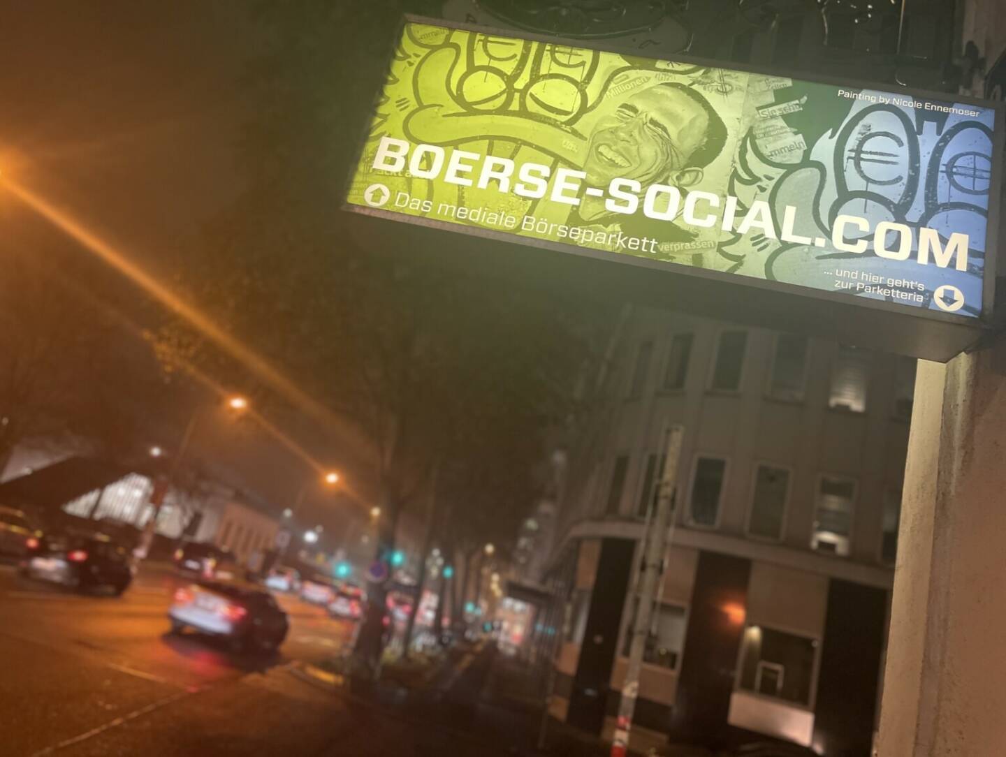 Yes Börse Social at night Traffic