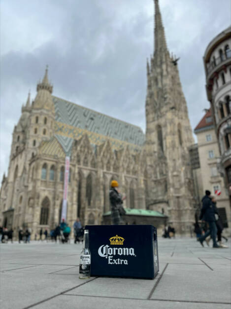Seit Jänner 2023 wird Corona-Bier in Österreich nur mehr in Pfandflaschen ausgeliefert. Credit: AB InBev Österreich, © Aussender (01.02.2023) 