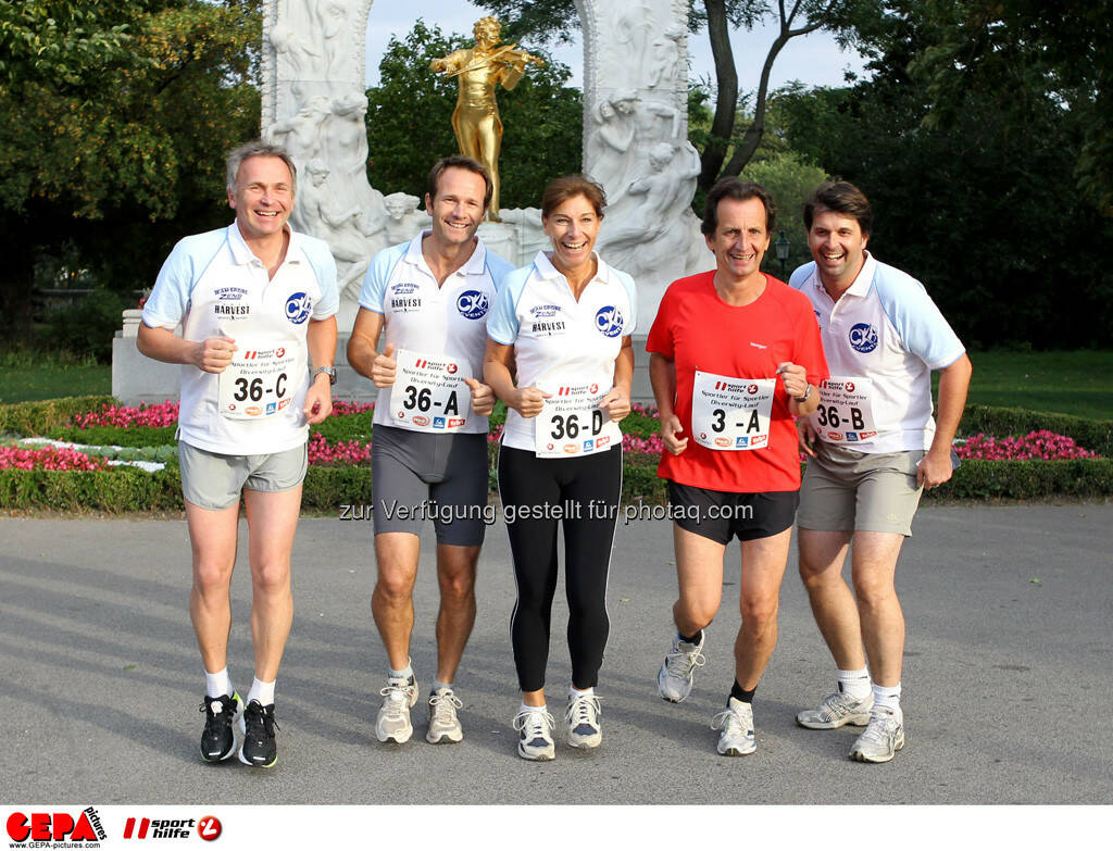 Martin Dolezal, Alexander Ruediger, Claudia Kristofics-Binder, Sportstadtrat Christian Oxonitsch und Nijs Bart. (Foto: GEPA pictures/ Philipp Brem) (03.09.2013) 