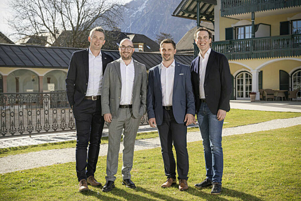 Mit 01.04.2023 schließt sich Gastro Haring als 11. Mitglied der Eurogast Österreich an. Mit dem regionalen Gastrospezialisten aus Großklein/Bezirk Leibnitz wird die Marktpräsenz in Österreich weiter verstärkt, v.l.n.r.: Eurogast Geschäftsführer Peter Krug und Franz Sinnesberger mit Manuel Haring und Eurogast Geschäftsführer Alexander Kiennast; Foto: beigestellt, © Aussendung (02.03.2023)