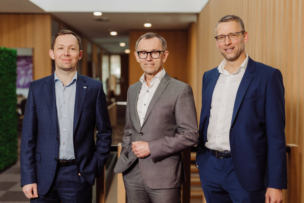 Führungswechsel bei efko: Krahofer übernimmt Geschäftsführung von Hraby, im Bild von links nach rechts: Bernhard Stöhr, Klaus Hraby, Thomas Krahofer. Fotocredit:efko/Antje Wolm, © Aussender (10.03.2023) 