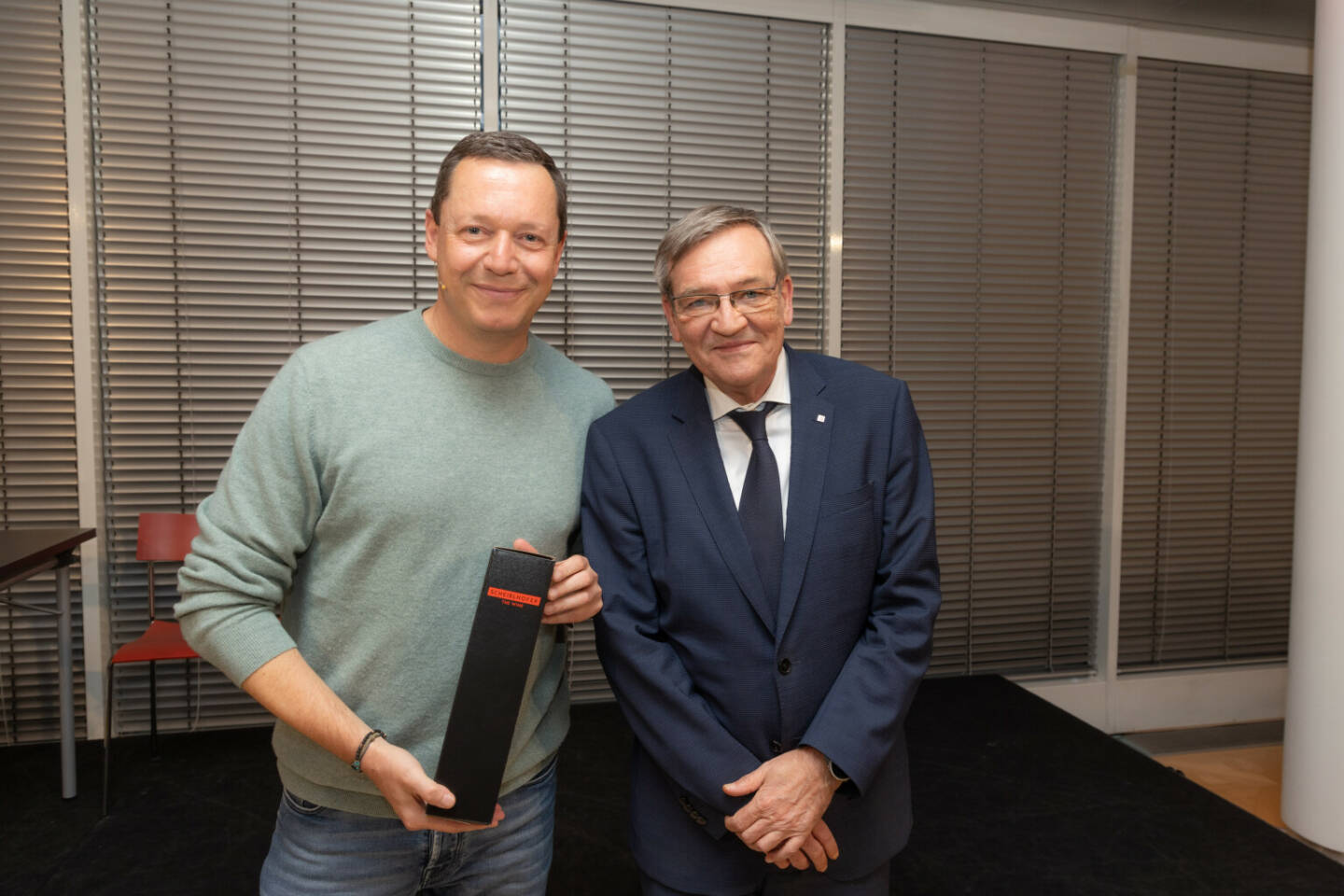 Wiener Städtische Versicherungsverein: Alex Kristan im Wiener Ringturm, v.l. Alex Kristan und Robert Lasshofer, Vorstandsvorsitzender des Wiener Städtischen Versicherungsvereins, Credit: Wiener Städtische Versicherungsverein