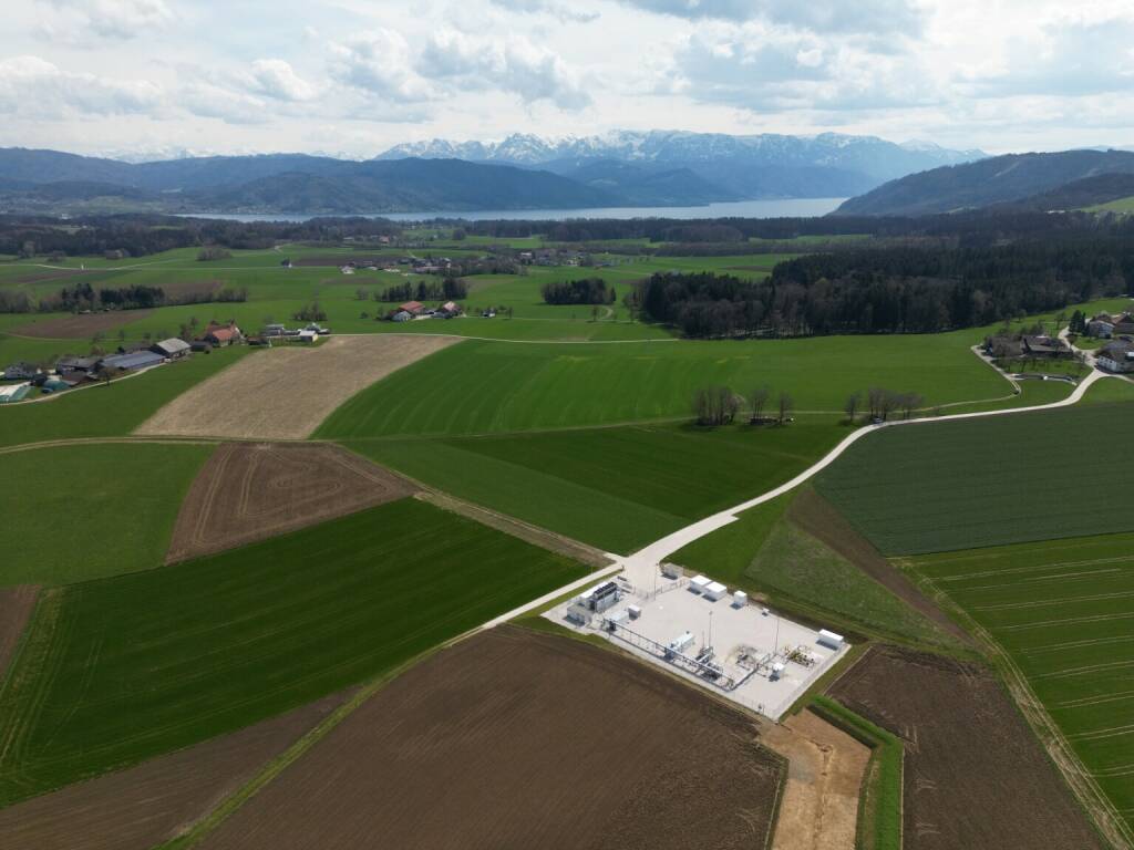 RAG Austria AG: Weltweit erster geologischer Wasserstoffspeicher geht in Betrieb; Mit „Underground Sun Storage“, dem weltweit ersten Wasserstoffspeicher in einer unterirdischen Porenlagerstätte, setzt die RAG Austria AG – Renewables and Gas – gemeinsam mit ihren Projektpartnern international neue Maßstäbe.Fotocredit:©film-pla.net, © Aussender (27.04.2023) 