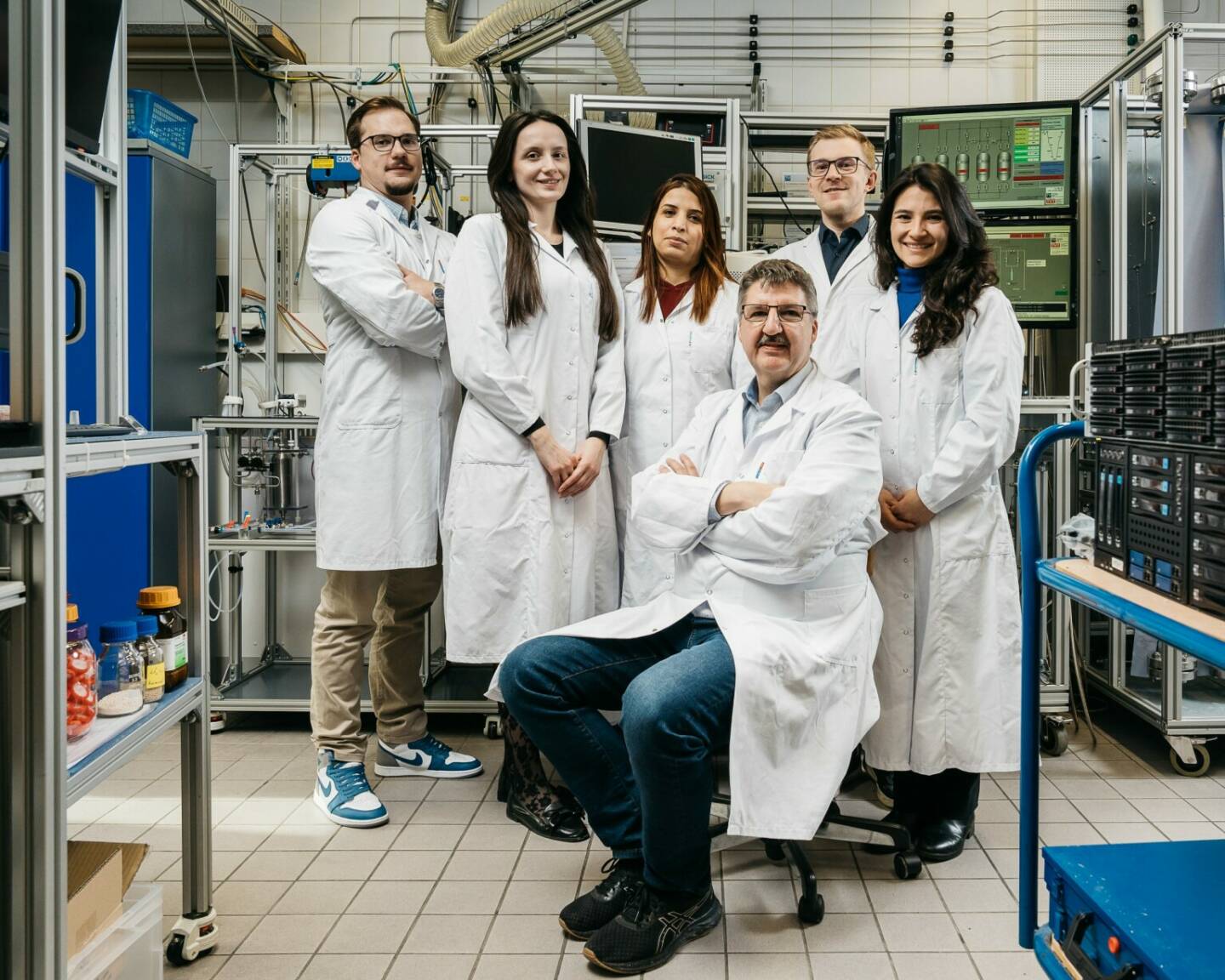 Houska-Preis 2023: In der Kategorie „Hochschulforschung“ gewann Michael Harasek, Professor an der Technischen Universität Wien, mit einem Verfahren zur Aufbereitung und Kompression von Wasserstoff für Brennstoffzellen. Im Bild: Michael Harasek mit seinem Team Foto: Gregor Hofbauer