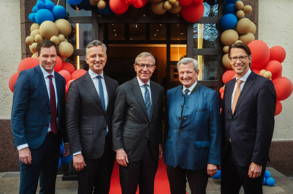 Feierten 100 Jahre Niederlassung des Bankhaus Spängler in Zell am See (v.l.): Regionalleiter Matthias Lassacher, Vorstandssprecher Werner G. Zenz, Landeshauptmann Wilfried Haslauer, Heinrich Spängler und Vorstandsmitglied Nils Kottke. Bildquelle: Bankhaus Spängler (08.05.2023) 