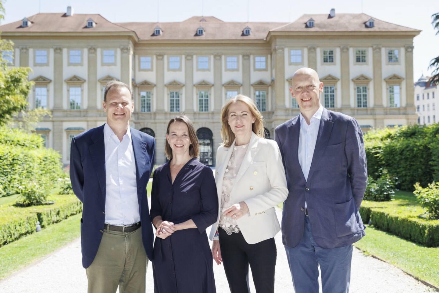 Die Liechtenstein Gruppe wird neuer „Zukunfts¬partner“ des angesehenen österreichischen Nachhaltigkeits-Awards TRIGOS. Damit findet am 4. Oktober die Gala zur TRIGOS-Verleihung 2023 und gleichzeitig Jubiläumsgala zu 20 Jahre TRIGOSerstmals im außergewöhnlichen Ambiente des Gartenpalais Liechtenstein in Wien 9 statt. Von links nach rechts: Constantin Liechtenstein, Aufsichtsratsvorsitzender der Liechtenstein Gruppe; Anna Parr (Generalsekretärin Caritas Österreich) und Claudia Mischensky (Vize-Generalsekretärin der Industriellenvereinigung) für TRIGOS Österreich; Johannes Meran, CEO der Liechtenstein Gruppe, Fotocredit:TRIGOS Österreich/APA-Fotoservice/Rudolph