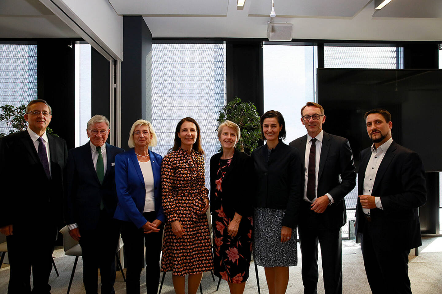 PWC-EVENT
Hochkarätiges Podium mit Expert:innen aus Wirtschaft und Wissenschaft diskutierte im Wiener DC Tower über die ESG-Transformation aus der Sicht des Aufsichtsrates Foto (v. li.): Günther Ofner, Willi Schoppen, Elisabeth Stadler, Elisabeth Krainer Senger-Weiss, Susanne Kalss, Birgit Noggler, Rudolf Krickl,  Philipp Gaggl Copyright: G. Langegger