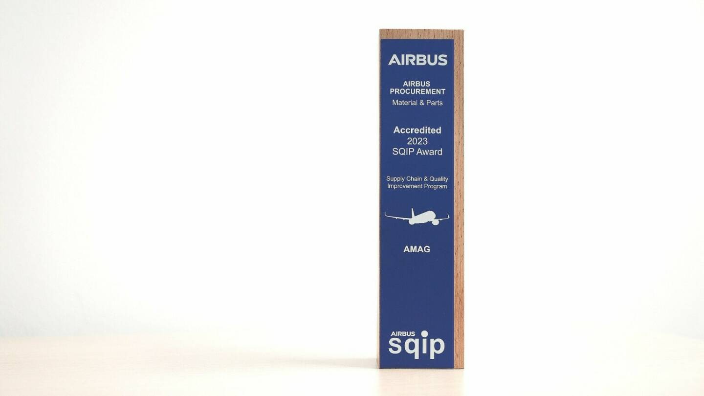 Die AMAG Austria Metall AG erhielt von Airbus den „Accredited Supplier“-Award. Es ist die höchste von vier Qualitätsauszeichnungen, die der europäische Flugzeughersteller an seine Lieferanten verleiht. Die AMAG ist damit aktuell auch der einzige Lieferant von Walzprodukten, der auf diesem höchsten Niveau ausgezeichnet wurde. Diese Auszeichnung erging an die AMAG bereits zweimal in Folge, zuletzt im Jahr 2020. Fotoquelle: Amag