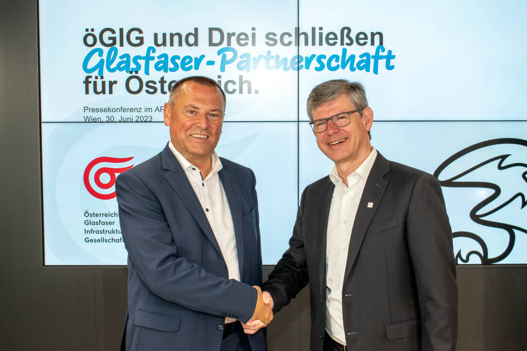 öGIG GmbH: Drei und öGIG starten Glasfaser-Partnerschaft, v.l.n.r. Hartwig Tauber, CEO öGIG; Rudolf Schrefl, CEO Drei Österreich, Credit: Drei, © Aussendung (03.07.2023) 