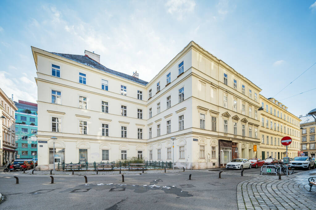 Das Zinshaus-Team von OTTO Immobilien begleitete zuletzt den Verkauf eines Mehrfronten-Zinshauses aus Jahrzehntelangem Privatbesitz an den Wiener Zinshausentwickler ALRAG Allgemeine Leasing und Realitäten Aktiengesellschaft. Fotocredit:Petar Uljarevic (10.07.2023) 