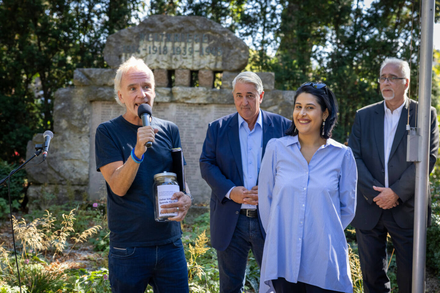 Mit Ernst Nevrivy und Ruzanna Ananyan beim Treffpunkt Essling Fest (c) Manfred Schmid