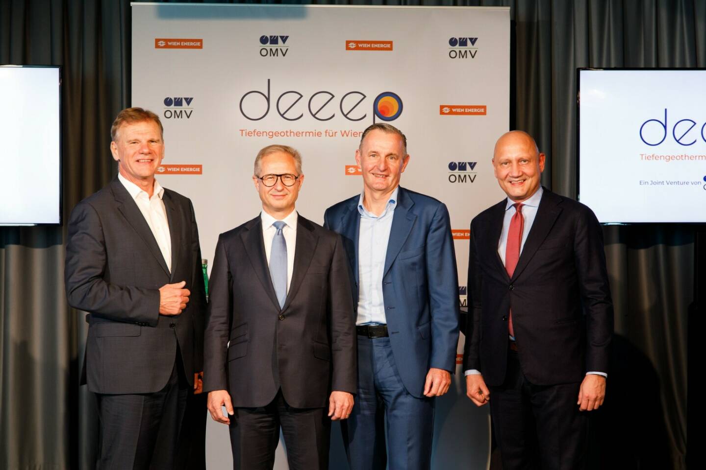 Wien Energie und OMV gründen Joint Venture für Tiefengeothermie Am Foto v.l.n.r.: Michael Strebl (Vorsitzender der Wien Energie-Geschäftsführung), Alfred Stern (OMV-Vorstandsvorsitzender und Generaldirektor), Peter Weinelt (Generaldirektor Wiener Stadtwerke), Berislav Gaso (OMV Executive Vice President Energy) Credit: deeep/Max Kropitz