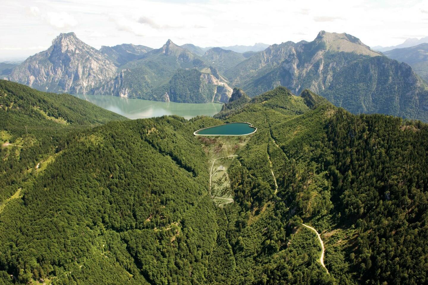 Andritz beliefert neues Pumpspeicherkraftwerk der Energie AG - Bild: Blick in den Rumitzgraben mit Fotomontage Oberwasserspeicher © Energie AG OÖ