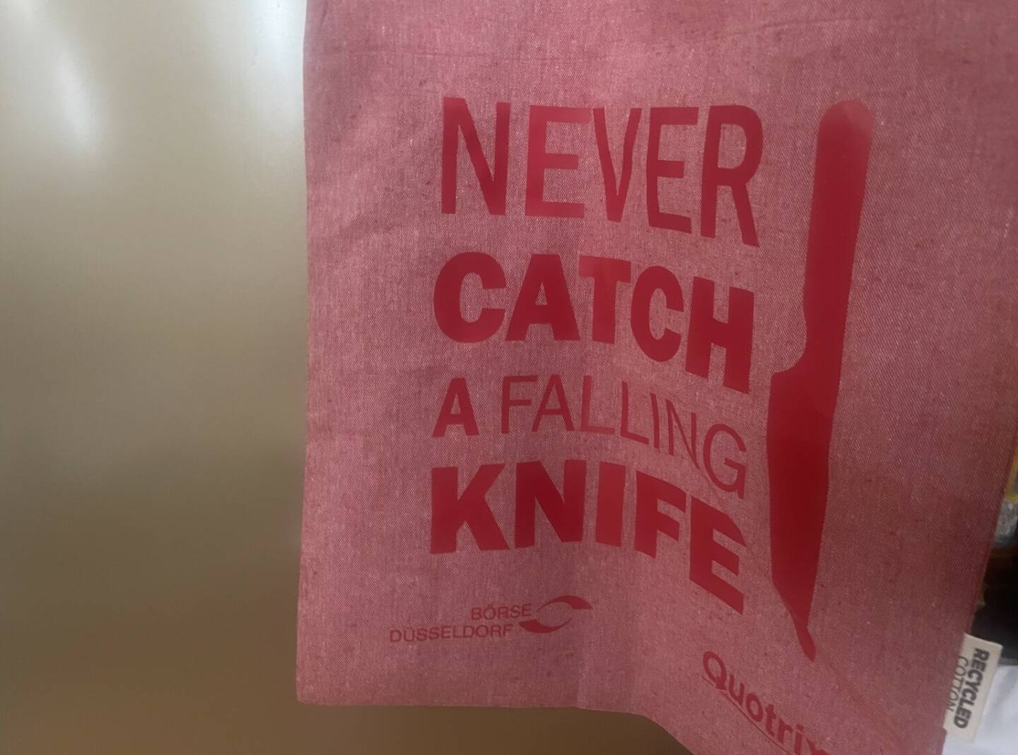 Never Catch al Falling Knife by Quotrix.de