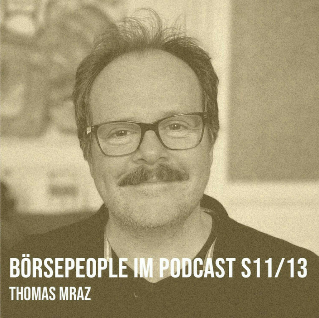 https://open.spotify.com/episode/26PKbICQllZJc9NADmz1Dm
Börsepeople im Podcast S11/13: Thomas Mraz - <p>Thomas Mraz ist Inspektor Putschedl in den Vorstadtweibern, Papa Strobl bei School of Champions, genialer Sparringpartner von Michael Niavarani und ehemaliger Mitarbeiter im Marketing der Wiener Börse. Wir reden über eine Lehre im grafischen Gewerbe, Jahre im Copyshop und die über ÖTOB in Zeiten der Fusion zwischen Börsekammer und Terminbörse. Wie cool oder uncool waren die BörsianerInnen damals? Wäre Rüdiger Rücker ein guter Schauspielkollege? Es waren gute Zeiten, trotzdem entschied sich Thomas, im Max Reinhardt Seminar vorzuspielen, ist auch in die zweite Runde gekommen, aber nicht weiter. Dafür ist er ins Konservatorium der Stadt Wien weitergezogen und die TV-Star-Geschichte nahm ihren Lauf. Wir sprechen aber auch über eine persönliche Niederlage, über ein altes unveröffentlichtes Projekt mit seinem Ex-Börsekollegen Wolfgang Bendel, über den Wunsch, einen Bösewicht in einem James Bond Film zu spielen. Aber was sollte dieser Bond-Gegenspieler als Waffe einsetzen? Mit einer weiteren Erhöhung der KESt drohen? Bei allen anderen Möglichkeiten - Stichwort Beckenrandman - sind wir ins Batman-Universum abgedriftet. Ach ja: Mein Sohn schaltet sich in die Folge ein und meint, dass Papa Strobl der professionellste in der School of Champions Serie ist. Es wird Zeit für den Österreichischen Filmpreis ...<br/><br/><a href=http://www.thomas-mraz.at target=_blank>http://www.thomas-mraz.at</a><br/><br/>Encyclopaedia Niavaranica mit Thomas Mraz: <a href=https://www.youtube.com/playlist?list&#61;OLAK5uy_nW9cB6QBM3Sbyz6zUmEq5-RCwONWFzW6Y target=_blank>https://www.youtube.com/playlist?list&#61;OLAK5uy_nW9cB6QBM3Sbyz6zUmEq5-RCwONWFzW6Y</a><br/><br/>About: Die Serie Börsepeople findet im Rahmen von <a href=http://www.audio-cd.at target=_blank>http://www.audio-cd.at</a> und dem Podcast &#34;Audio-CD.at Indie Podcasts&#34; statt. Es handelt sich dabei um typische Personality- und Werdegang-Gespräche. Die Season 11 umfasst unter dem Motto „24 Börsepeople“ 24 Talks. Presenter der Season 11 ist Societe Generale Zertifikate, <a href=https://www.sg-zertifikate.de target=_blank>https://www.sg-zertifikate.de</a> .Welcher der meistgehörte Börsepeople Podcast ist, sieht man unter <a href=http://www.audio-cd.at/people target=_blank>http://www.audio-cd.at/people.</a> Der Zwischenstand des laufenden Rankings ist tagesaktuell um 12 Uhr aktualisiert.<br/><br/>Bewertungen bei Apple (oder auch Spotify) machen mir Freude: <a href=https://podcasts.apple.com/at/podcast/audio-cd-at-indie-podcasts-wiener-boerse-sport-musik-und-mehr/id1484919130 target=_blank>https://podcasts.apple.com/at/podcast/audio-cd-at-indie-podcasts-wiener-boerse-sport-musik-und-mehr/id1484919130</a> .</p> (16.02.2024) 