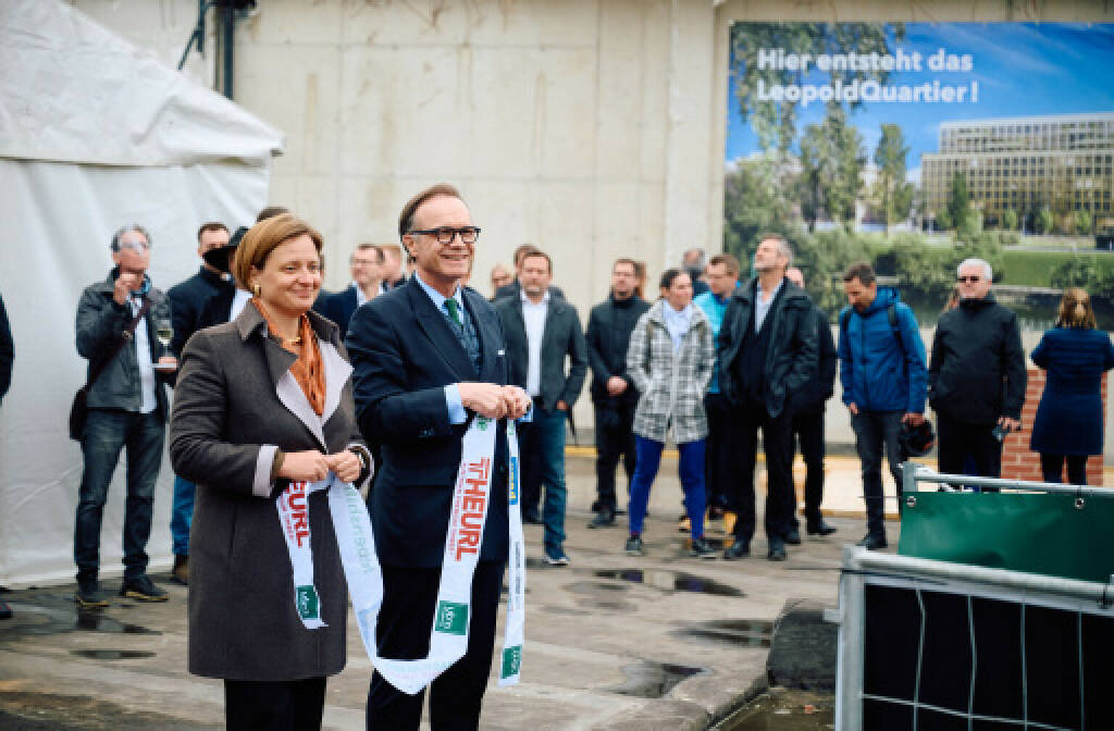 UBM Development: Grundsteinlegung eröffnet den Vertrieb von 22.000 m2 Bürofläche im LeopoldQuartier OFFICE, im Bild: Thomas G. Winkle (UBM-CEO), Iris Ortner; Foto: Philipp Horak, © Aussender (17.04.2024) 