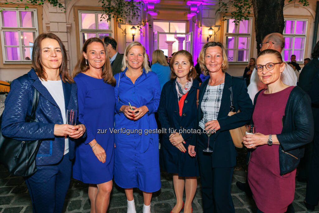 200 Jahre Semperit: v.li. Christine Petzwinkler (Börse Social), Antia Schatz (Wiener Börse) Elis Karner (CIRA), Kristina Aue (Wiener Börse), Doris Gstatter (IR & mehr), Eva Ruppnig (Metrum), Foto: Semperit (21.05.2024) 