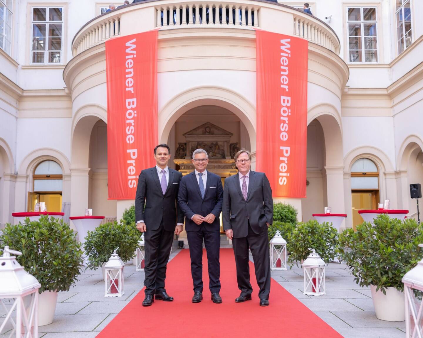 Wiener Börse Preis 2024 - Christoph Boschan (CEO Wiener Börse), Finanzminister Magnus Brunner, Willibald Cernko (CEO Erste Group) (c) APA Daniel Hinterramskogle