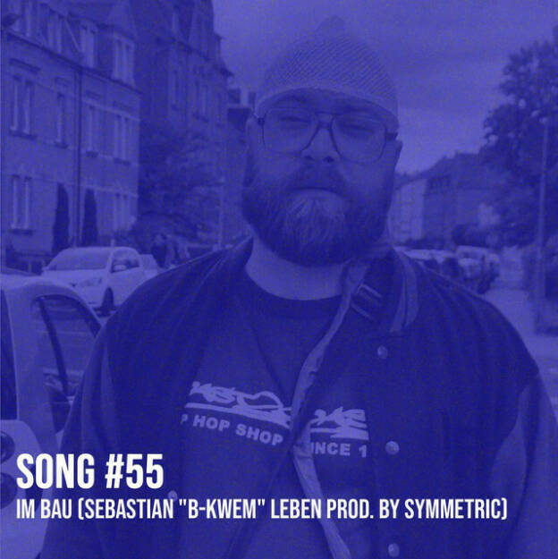 https://open.spotify.com/episode/0Ij442fnQxVbo7nIo7kMFe
Song #55: Im Bau (Sebastian B-Kwem Leben prod. by Symmetric) - <p>Im Bau ist ein Song von Börsenradio-Legende Sebastian Leben, produziert von Symmetric. Am 21. Juni geht eine Börsepeople-Folge mit Sebastian live, wir sprechen dort über eine tolle Zeit als Kollegen, über den starken Podcast &#34;Broke und Broker&#34;, aber auch ganz offen über eine lebensbedrohliche Erkrankung, mit der Sebastian offen und vor allem erfolgreich umgeht. Statistisch gesehen haben sich seine Chancen wieder deutlich verbessert. Aber hier mal &#34;Im Bau&#34;.<br/><br/>Weiterer Song von Sebastian:  Probleme <a href=https://audio-cd.at/page/playlist/1727 target=_blank>https://audio-cd.at/page/playlist/1727</a><br/><br/>Sebastian Börsepeople ab 21.6.: <a href=http://www.audio-cd.at/people target=_blank>http://www.audio-cd.at/people</a> .<br/><br/><a href=https://brokeundbroker.de target=_blank>https://brokeundbroker.de</a><br/><br/>Er spricht das &#34;Homey B&#34; in meinem täglichen Jingle der Wiener Börse Party: <a href=http://www.audio-cd.at/wienerboerseplausch target=_blank>http://www.audio-cd.at/wienerboerseplausch</a><br/><br/>Er hat mein &#34;Stadtsong&#34;-Refrain cooler gemacht: <a href=https://audio-cd.at/page/playlist/1985 target=_blank>https://audio-cd.at/page/playlist/1985</a><br/><br/>- mehr Songs: <a href=https://www.audio-cd.at/songs target=_blank>https://www.audio-cd.at/songs</a><br/><br/>- Playlist mit ein paar unserer Songs: <a href=https://open.spotify.com/playlist/63tRnVh3aIOlhrdUKvb4P target=_blank>https://open.spotify.com/playlist/63tRnVh3aIOlhrdUKvb4P</a><br/><br/>Bewertungen bei Apple (oder auch Spotify) machen mir Freude: <a href=http://www.audio-cd.at/apple target=_blank>http://www.audio-cd.at/apple</a> <a href=http://www.audio-cd.at/spotify target=_blank>http://www.audio-cd.at/spotify</a></p> (16.06.2024) 