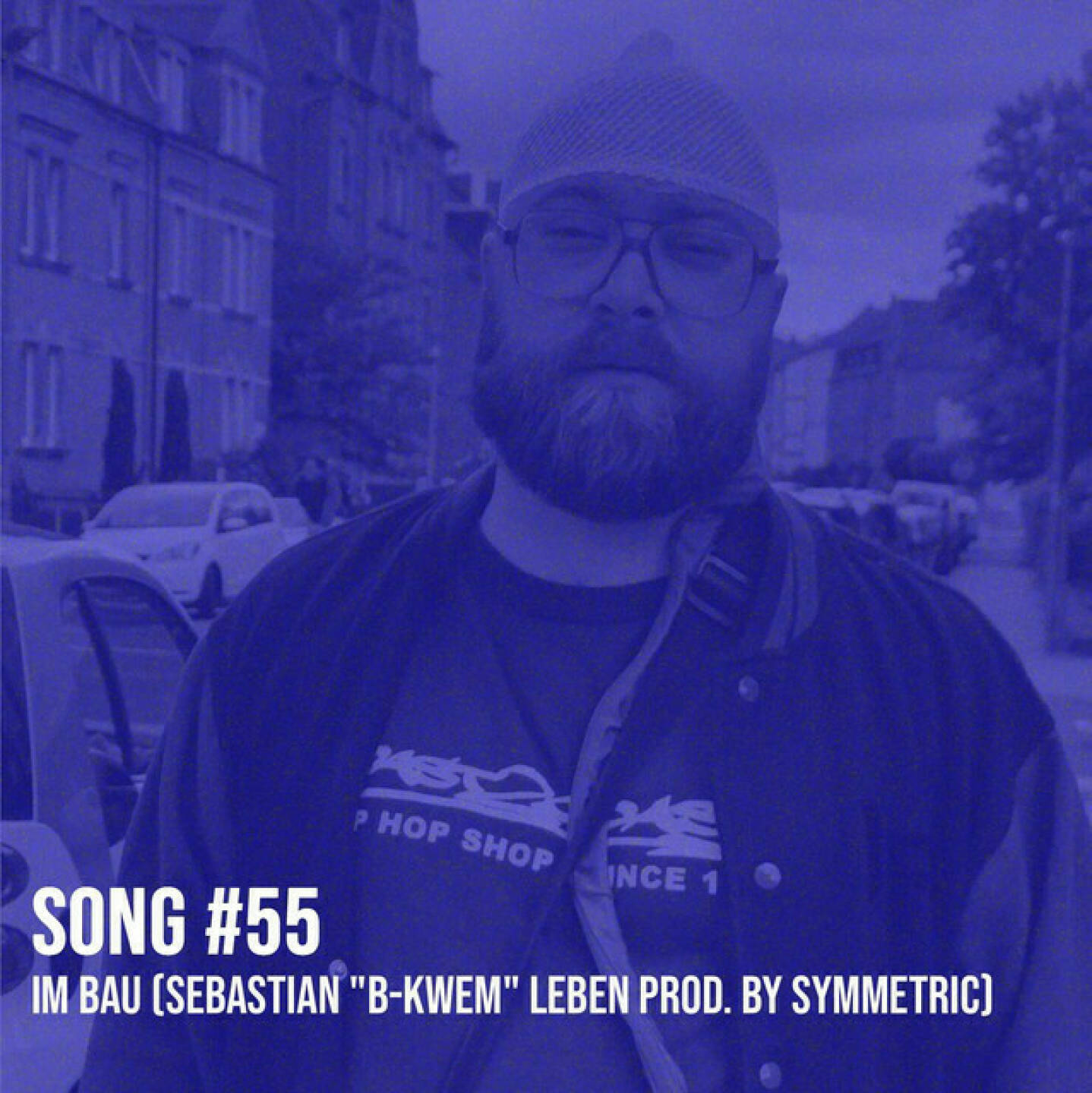 https://open.spotify.com/episode/0Ij442fnQxVbo7nIo7kMFe
Song #55: Im Bau (Sebastian B-Kwem Leben prod. by Symmetric) - <p>Im Bau ist ein Song von Börsenradio-Legende Sebastian Leben, produziert von Symmetric. Am 21. Juni geht eine Börsepeople-Folge mit Sebastian live, wir sprechen dort über eine tolle Zeit als Kollegen, über den starken Podcast &#34;Broke und Broker&#34;, aber auch ganz offen über eine lebensbedrohliche Erkrankung, mit der Sebastian offen und vor allem erfolgreich umgeht. Statistisch gesehen haben sich seine Chancen wieder deutlich verbessert. Aber hier mal &#34;Im Bau&#34;.<br/><br/>Weiterer Song von Sebastian:  Probleme <a href=https://audio-cd.at/page/playlist/1727 target=_blank>https://audio-cd.at/page/playlist/1727</a><br/><br/>Sebastian Börsepeople ab 21.6.: <a href=http://www.audio-cd.at/people target=_blank>http://www.audio-cd.at/people</a> .<br/><br/><a href=https://brokeundbroker.de target=_blank>https://brokeundbroker.de</a><br/><br/>Er spricht das &#34;Homey B&#34; in meinem täglichen Jingle der Wiener Börse Party: <a href=http://www.audio-cd.at/wienerboerseplausch target=_blank>http://www.audio-cd.at/wienerboerseplausch</a><br/><br/>Er hat mein &#34;Stadtsong&#34;-Refrain cooler gemacht: <a href=https://audio-cd.at/page/playlist/1985 target=_blank>https://audio-cd.at/page/playlist/1985</a><br/><br/>- mehr Songs: <a href=https://www.audio-cd.at/songs target=_blank>https://www.audio-cd.at/songs</a><br/><br/>- Playlist mit ein paar unserer Songs: <a href=https://open.spotify.com/playlist/63tRnVh3aIOlhrdUKvb4P target=_blank>https://open.spotify.com/playlist/63tRnVh3aIOlhrdUKvb4P</a><br/><br/>Bewertungen bei Apple (oder auch Spotify) machen mir Freude: <a href=http://www.audio-cd.at/apple target=_blank>http://www.audio-cd.at/apple</a> <a href=http://www.audio-cd.at/spotify target=_blank>http://www.audio-cd.at/spotify</a></p>
