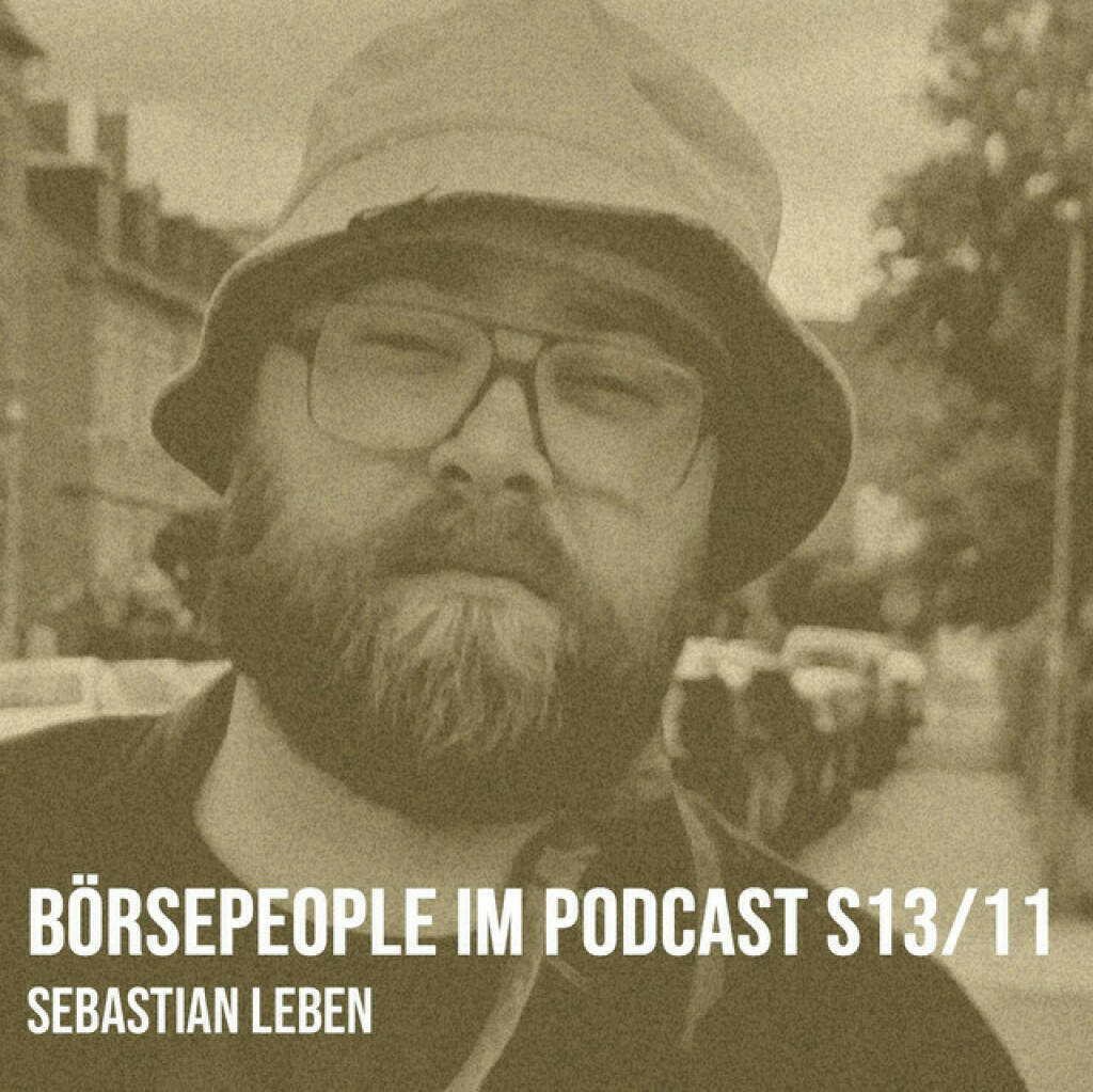 https://open.spotify.com/episode/2OcXR6RqBj7zmcShTUWPfa
Börsepeople im Podcast S13/11: Sebastian Leben - <p>Sebastian Leben ist langjähriger Kollege im Börsenradio, Podcaster mit Broke und Broker bzw. Rapper. Nach tausenden Interviews für das Börsenradio wollte sich Sebastian verändern, dann hat ihn das Leben überholt, in lebensbedrohlicher (Hirntumor) wie wunderbarer (Vater werden) Art. Sebastian verarbeitet seine Erkrankung u.a. in seinem legendären Podcast &#34;Broke und Broker&#34;, wir haben über die schweren Monate Kontakt gehalten natürlich und sprechen auch im Podcast darüber. Es geht ihm besser! Natürlich ist auch Platz für Messen, Rap, Jingles, Hansa Invest  und den einen oder anderen Motherf....... Love and Big Hug!<br/><br/><a href=https://brokeundbroker.de target=_blank>https://brokeundbroker.de</a><br/><br/><a href=https://www.boersenradio.at target=_blank>https://www.boersenradio.at</a><br/><br/><a href=https://www.hansainvest.de target=_blank>https://www.hansainvest.de</a><br/><br/>Sebastian performt &#34;Im Bau&#34;: <a href=https://www.audio-cd.at/page/podcast/5883 target=_blank>https://www.audio-cd.at/page/podcast/5883</a> <br/><br/>Sebastian performt &#34;Weiterer Song von Sebastian: Probleme <a href=https://audio-cd.at/page/playlist/1727 target=_blank>https://audio-cd.at/page/playlist/1727</a><br/><br/>Er spricht das &#34;Homey B&#34; in meinem täglichen Jingle der Wiener Börse Party: <a href=http://www.audio-cd.at/wienerboerseplausch target=_blank>http://www.audio-cd.at/wienerboerseplausch</a><br/><br/>Er hat meinen &#34;Stadtsong&#34;-Refrain cooler gemacht: <a href=https://audio-cd.at/page/playlist/1985 target=_blank>https://audio-cd.at/page/playlist/1985</a><br/><br/>About: Die Serie Börsepeople findet im Rahmen von <a href=http://www.audio-cd.at target=_blank>http://www.audio-cd.at</a> und dem Podcast &#34;Audio-CD.at Indie Podcasts&#34; statt. Es handelt sich dabei um typische Personality- und Werdegang-Gespräche. Die Season 13 umfasst unter dem Motto „24 Börsepeople“ 24 Talks. Presenter der Season 13 ist Vierfeld, <a href=https://www.vierfeld.com target=_blank>https://www.vierfeld.com</a> .Welcher der meistgehörte Börsepeople Podcast ist, sieht man unter <a href=http://www.audio-cd.at/people target=_blank>http://www.audio-cd.at/people.</a> Der Zwischenstand des laufenden Rankings ist tagesaktuell um 12 Uhr aktualisiert.<br/><br/>Bewertungen bei Apple (oder auch Spotify) machen mir Freude: <a href=https://podcasts.apple.com/at/podcast/audio-cd-at-indie-podcasts-wiener-boerse-sport-musik-und-mehr/id1484919130 target=_blank>https://podcasts.apple.com/at/podcast/audio-cd-at-indie-podcasts-wiener-boerse-sport-musik-und-mehr/id1484919130</a> .</p> (21.06.2024) 