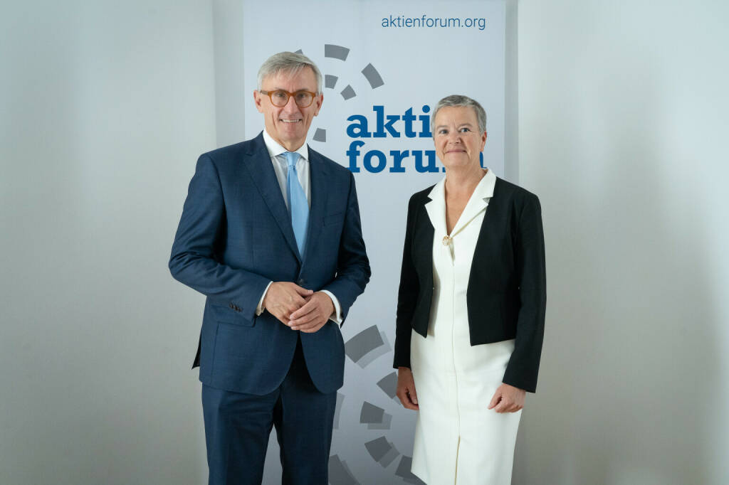 Angelika Sommer-Hemetsberger, Vorstandsmitglied der Österreichischen Kontrollbank (OeKB) folgt nach 14 Jahren Robert Ottel als Aktienforum-Präsident nach. Weiters wurde der Vorstand mit Gerald Mayer, Vorstand der voestalpine AG, Claudia Trampitsch, Vorstand Amag Austria Metall AG und Gerald Weber, Vorstand der Wiener Städtischen Versicherung, nachbesetzt. Foto: Aktienforum, © Aussender (26.06.2024) 