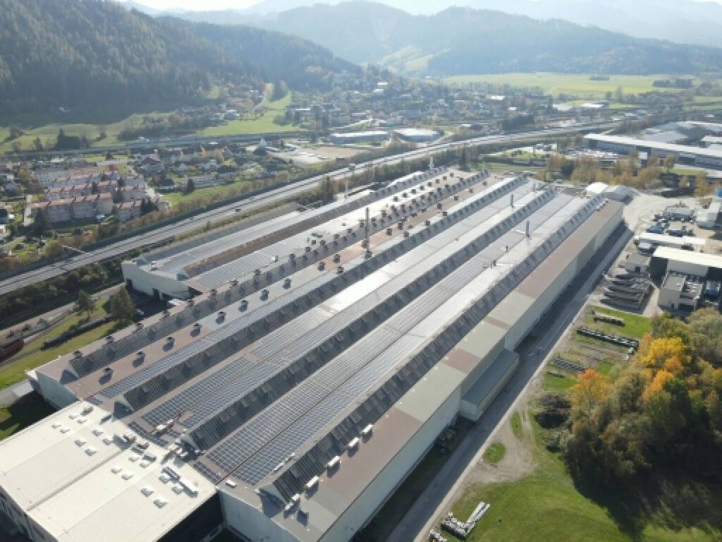 Verbund installiert PV-Anlage bei voestalpine in Kindberg. Der Sonnenstrom aus den PV-Anlagen führt allein am Standort Kindberg zu einer Reduktion von etwa 420 Tonnen CO2 pro Jahr. Foto: voestalpine Tubulars, © Aussender (16.07.2024) 